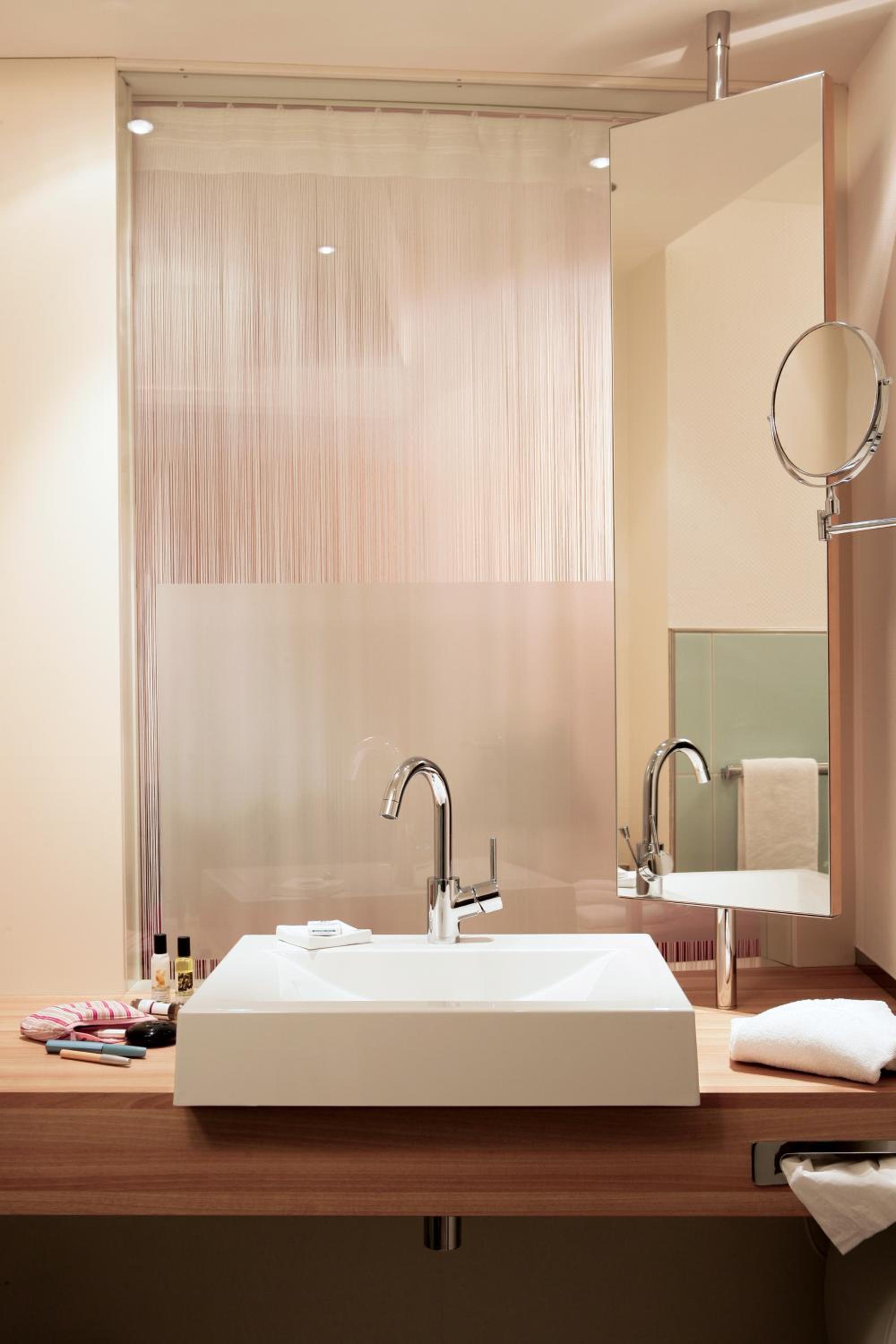 Privilege Queen Suite with Sofa Bed and Balcony - Photo 4