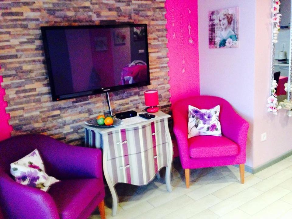 Comfort Two-Bedroom Apartment with Terrace