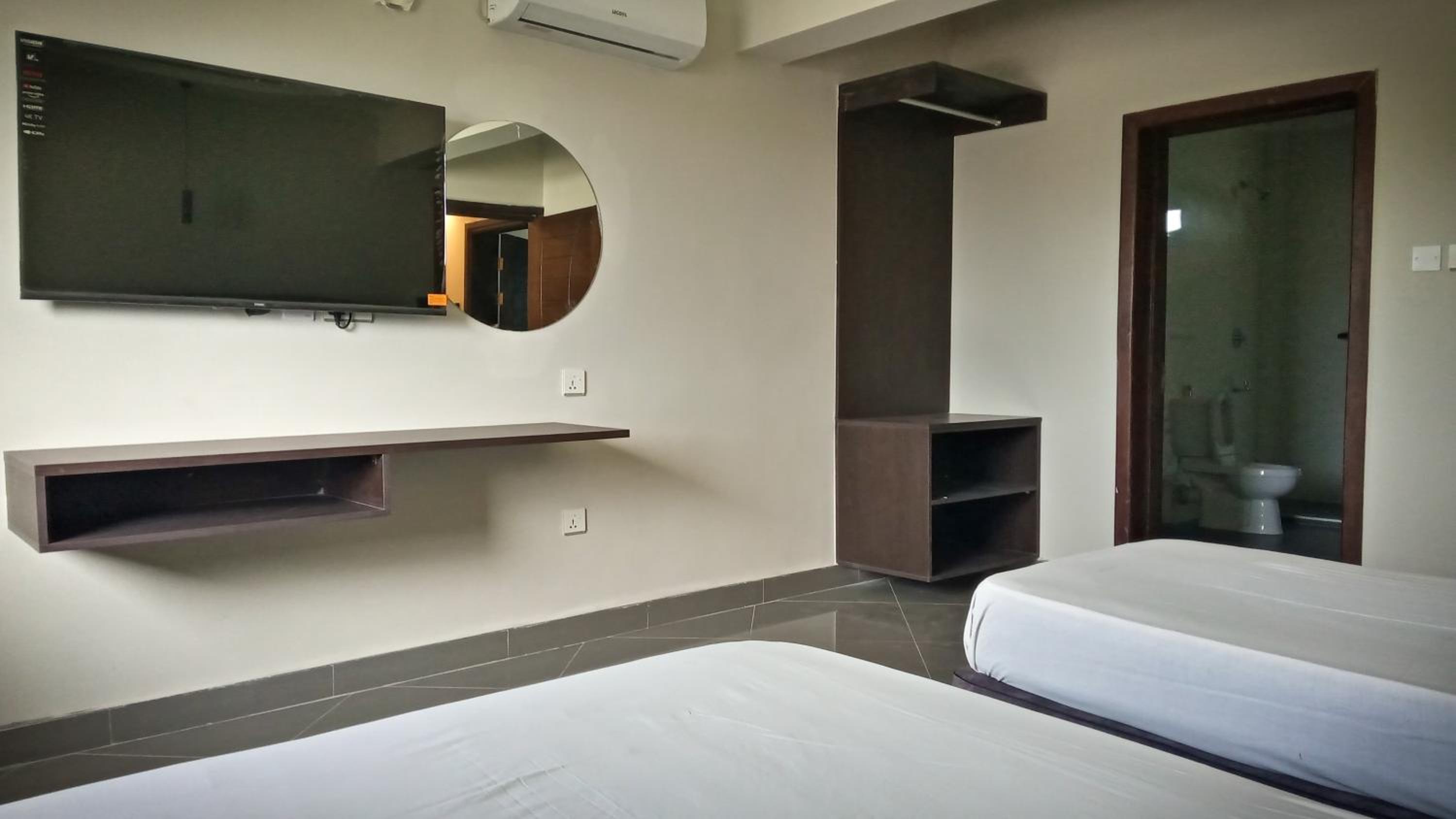 Triple Room with Pool View - Photo 8