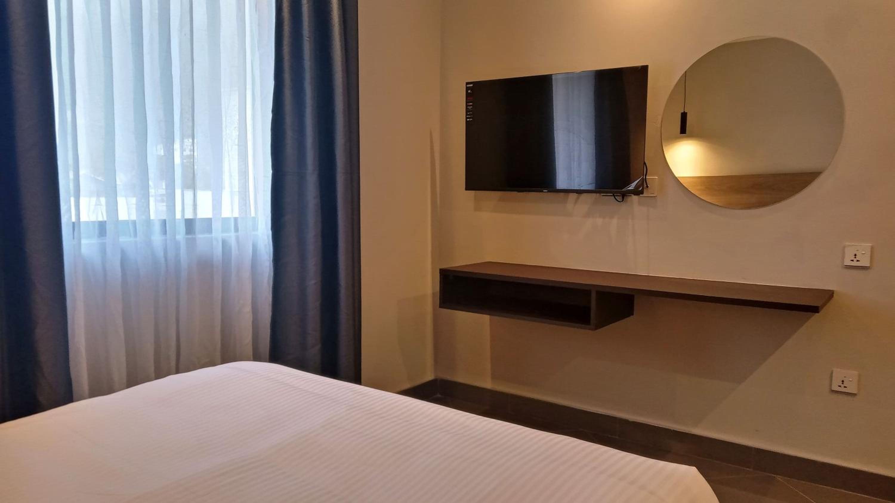 Triple Room with Pool View - Photo 11