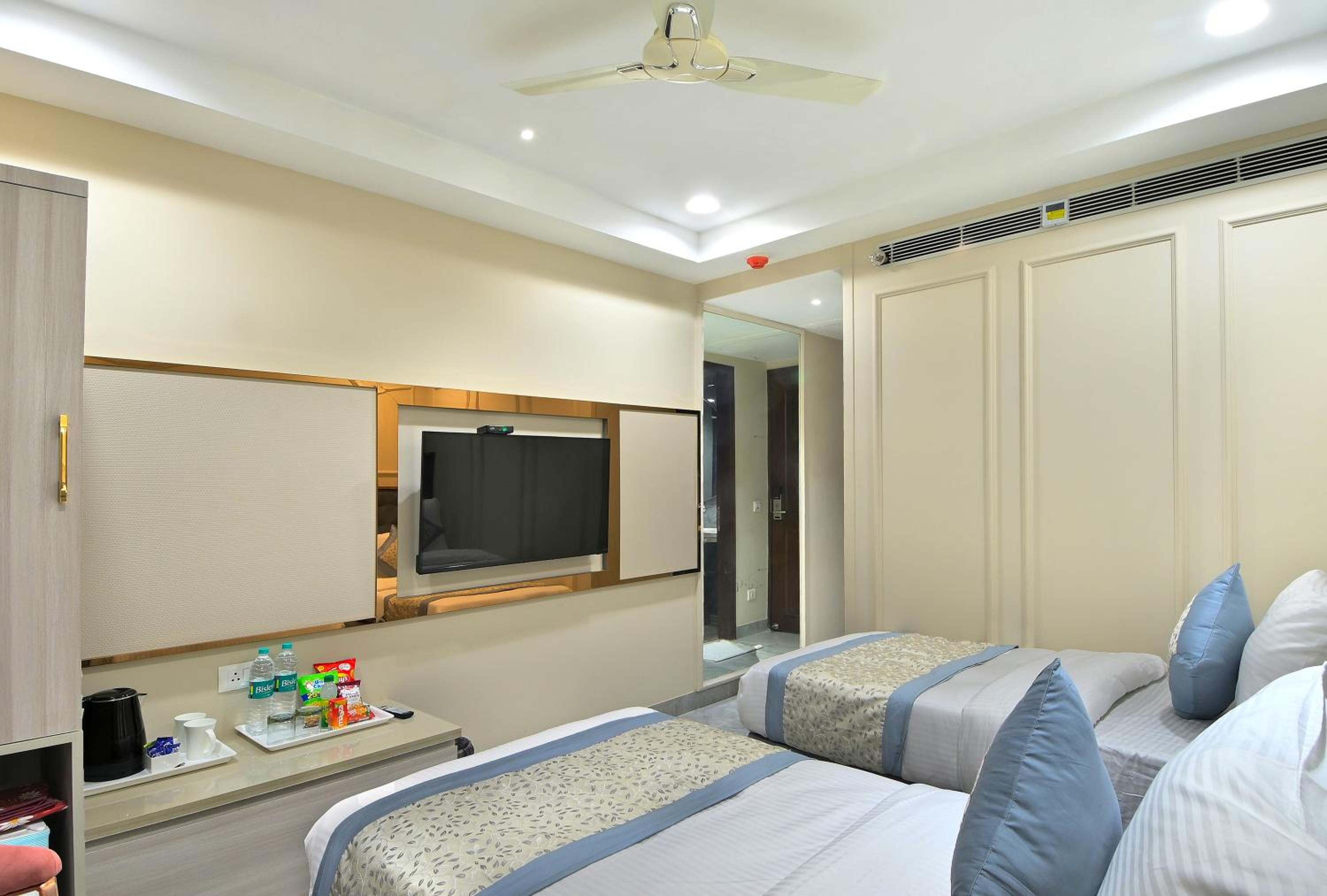 Luxury Twin Bed Room photo 2