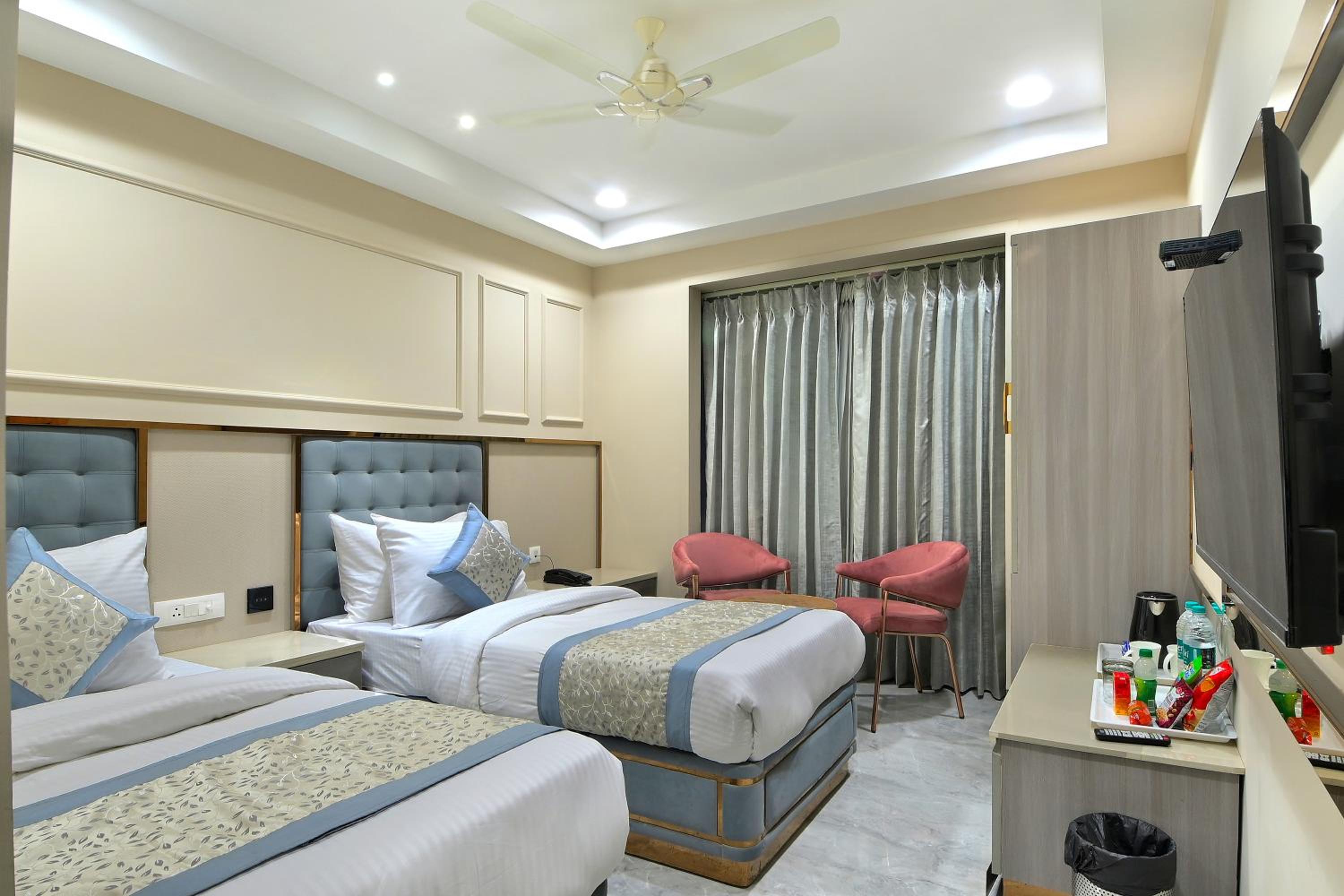 Luxury Twin Bed Room photo 3