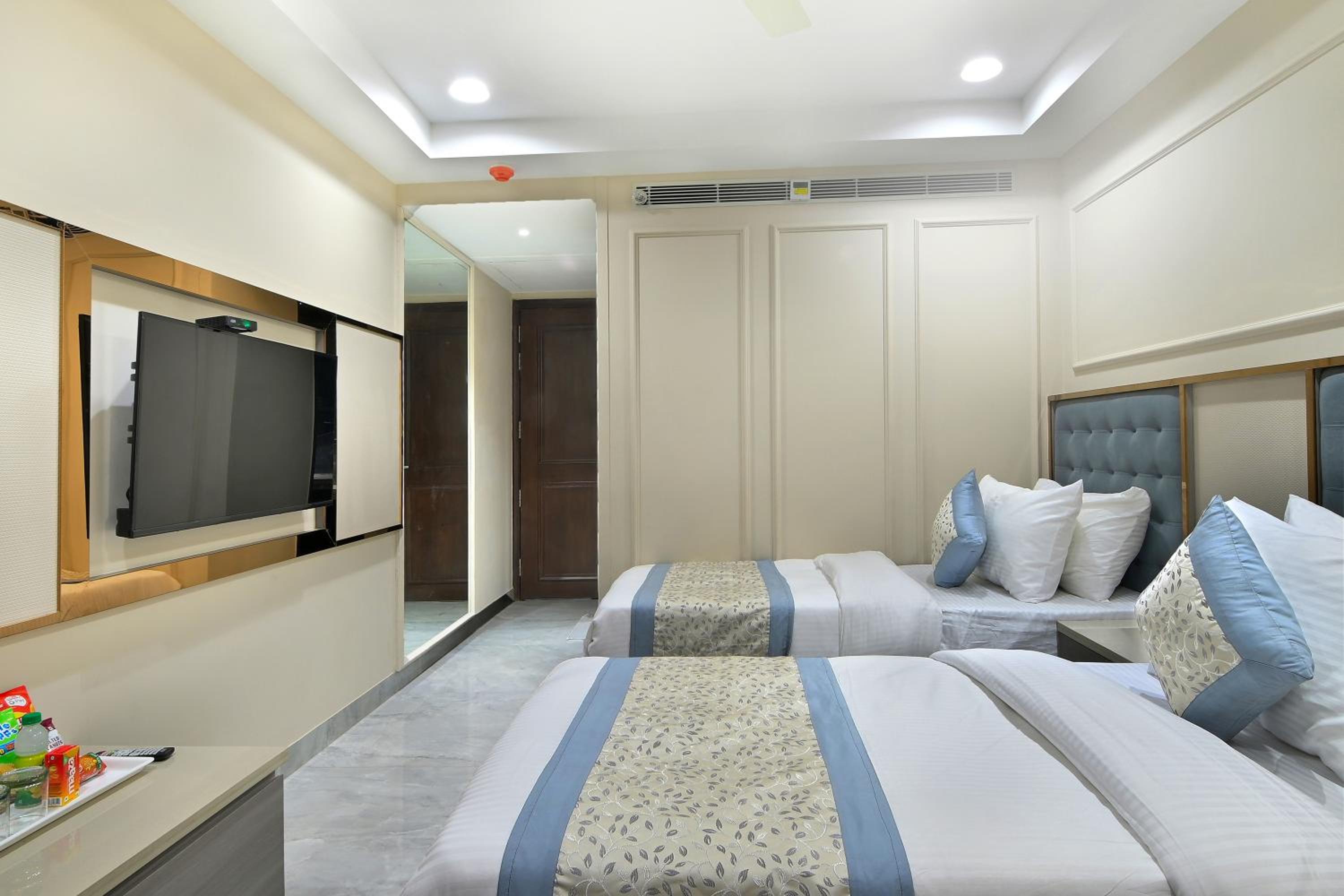 Luxury Twin Bed Room photo 1