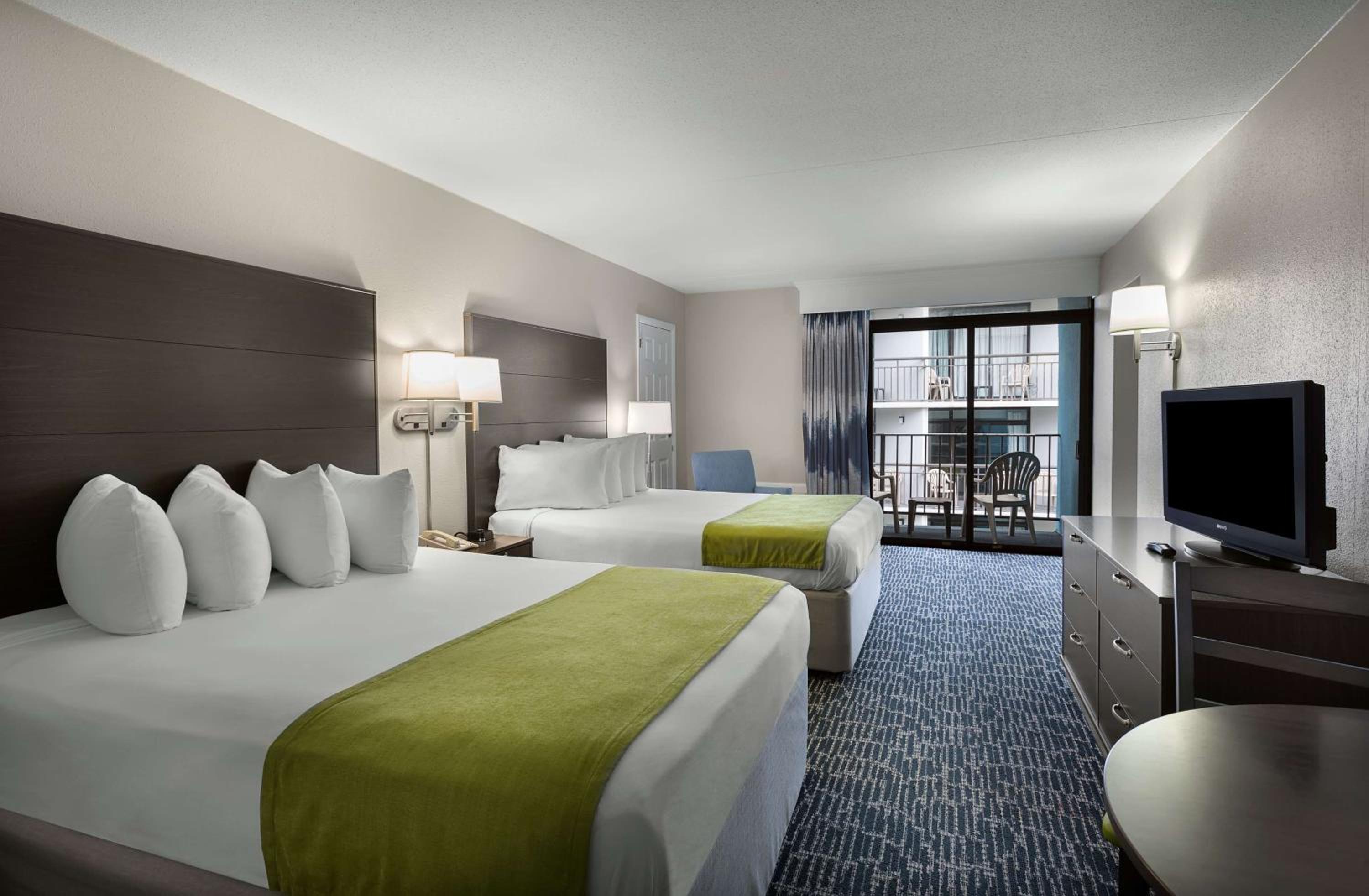 Queen Room with Two Queen Beds and One Double Bed - Balcony/Non-Smoking