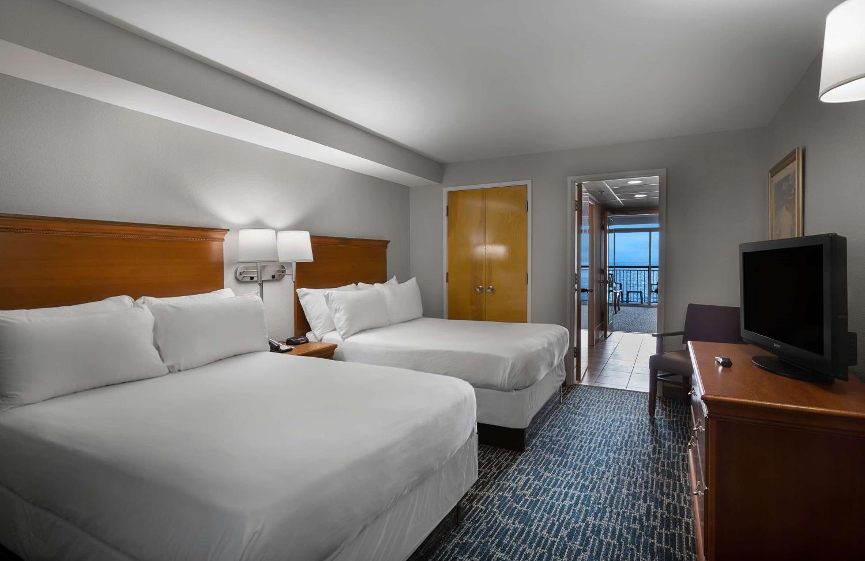 Double Suite with Two Double Beds and Sofa Bed, Ocean Front and Full Kitchen - Non-Smoking - Photo 1