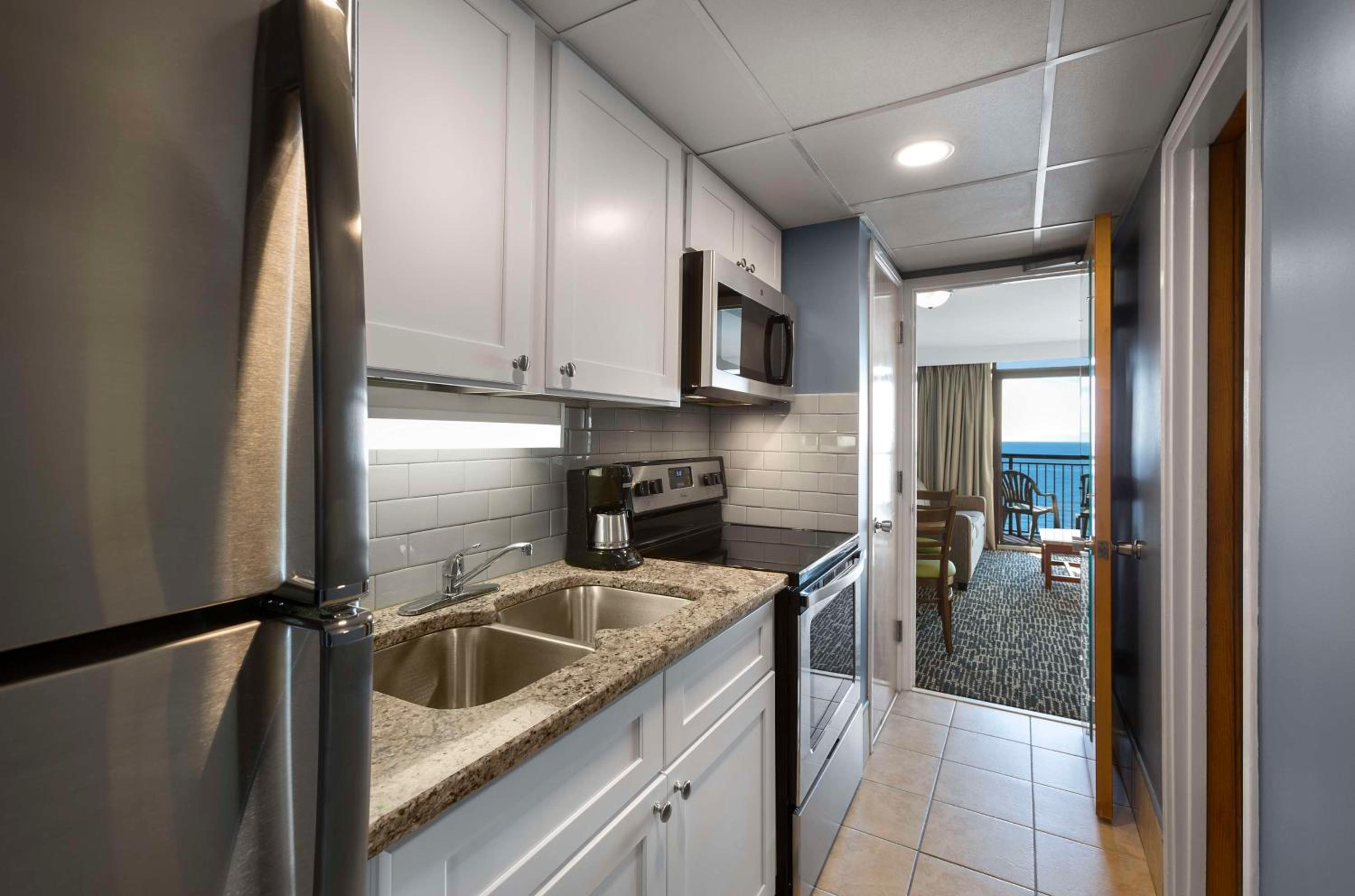 King Suite with Sofa Bed, Ocean Front and Full Kitchen - Non-Smoking - Photo 2