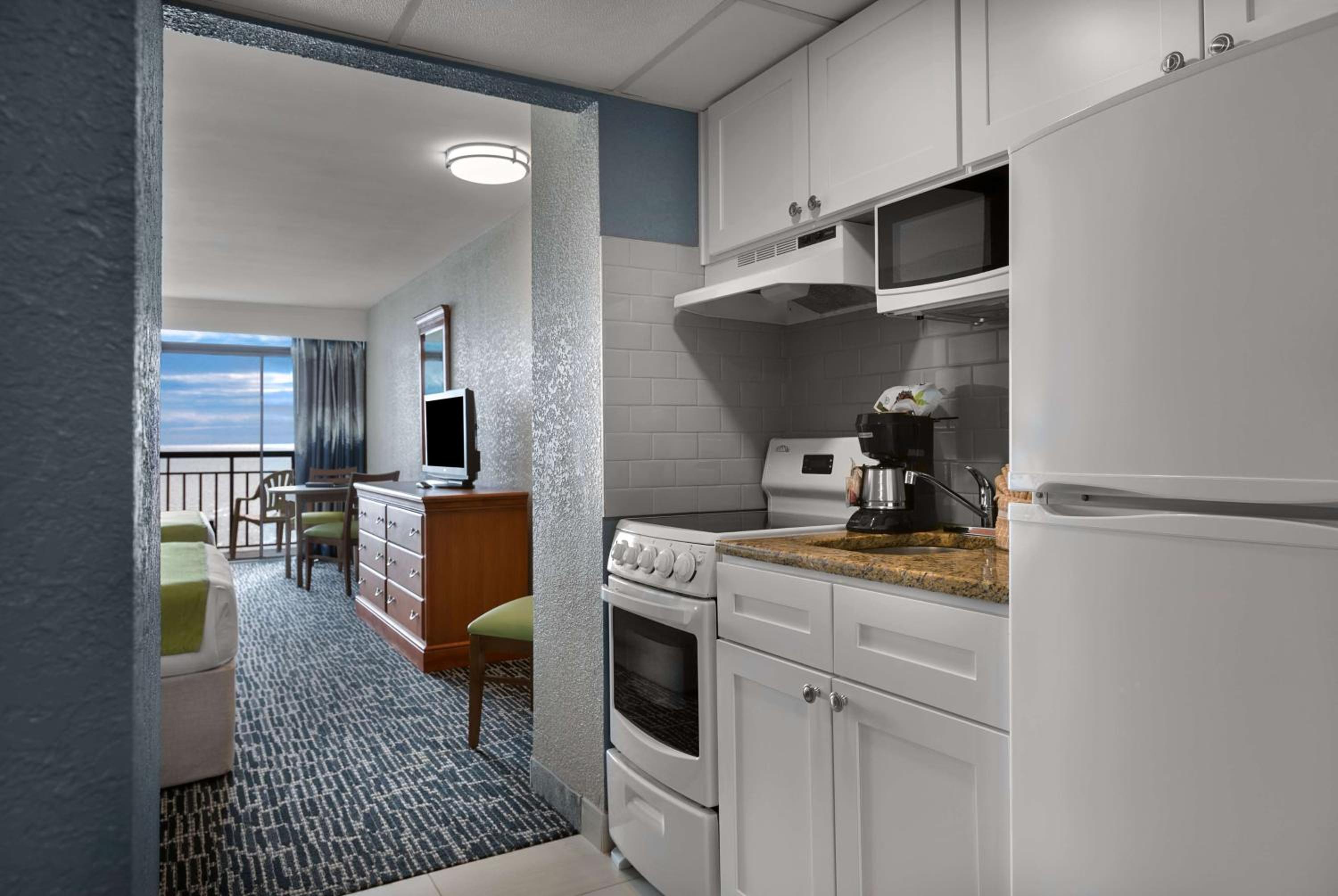 Queen Room with Two Queen Beds and Balcony - Ocean Front/North Building - Photo 2
