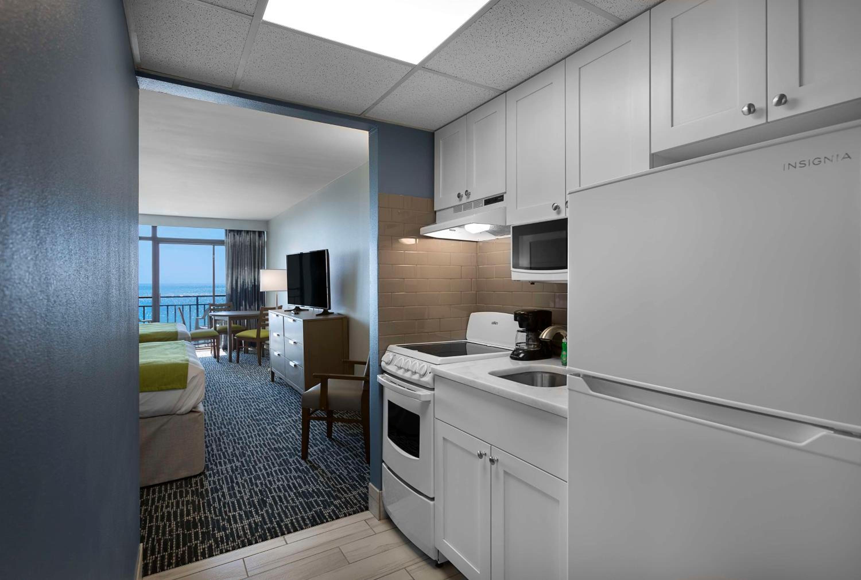 Queen Room with Two Queen Beds and Balcony - Ocean Front/Non-Smoking - Photo 2