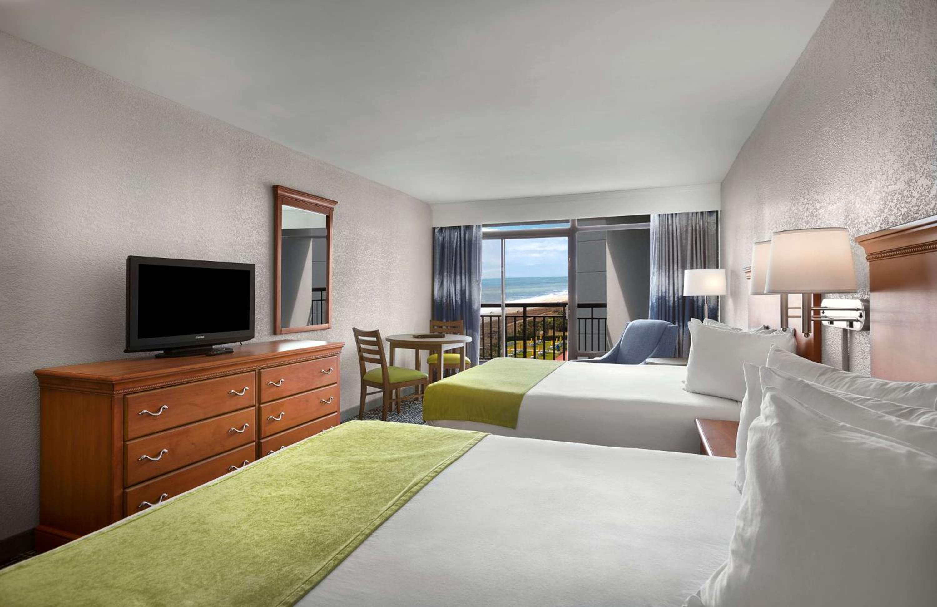 Queen Room with Two Queen Beds and Balcony - Partial Ocean View/Non-Smoking - Photo 1