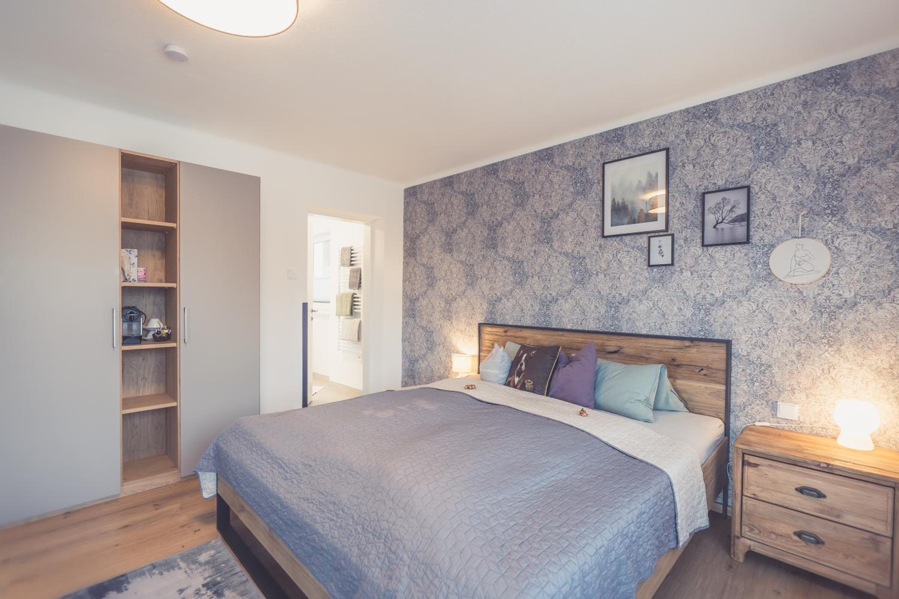 Double Room with Lake View / Not Dog Friendly