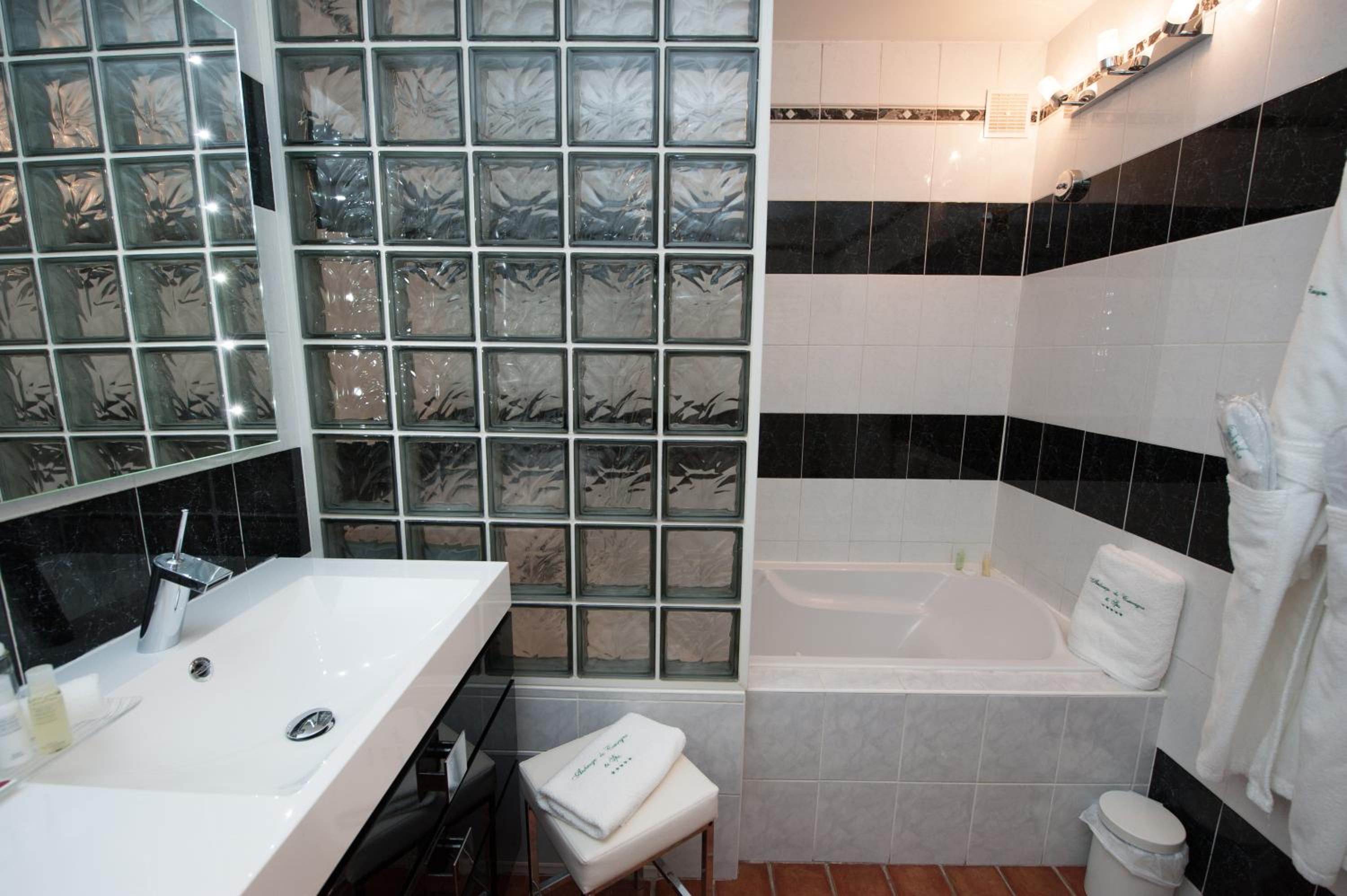 Double Room  with park and Terrace - Photo 2