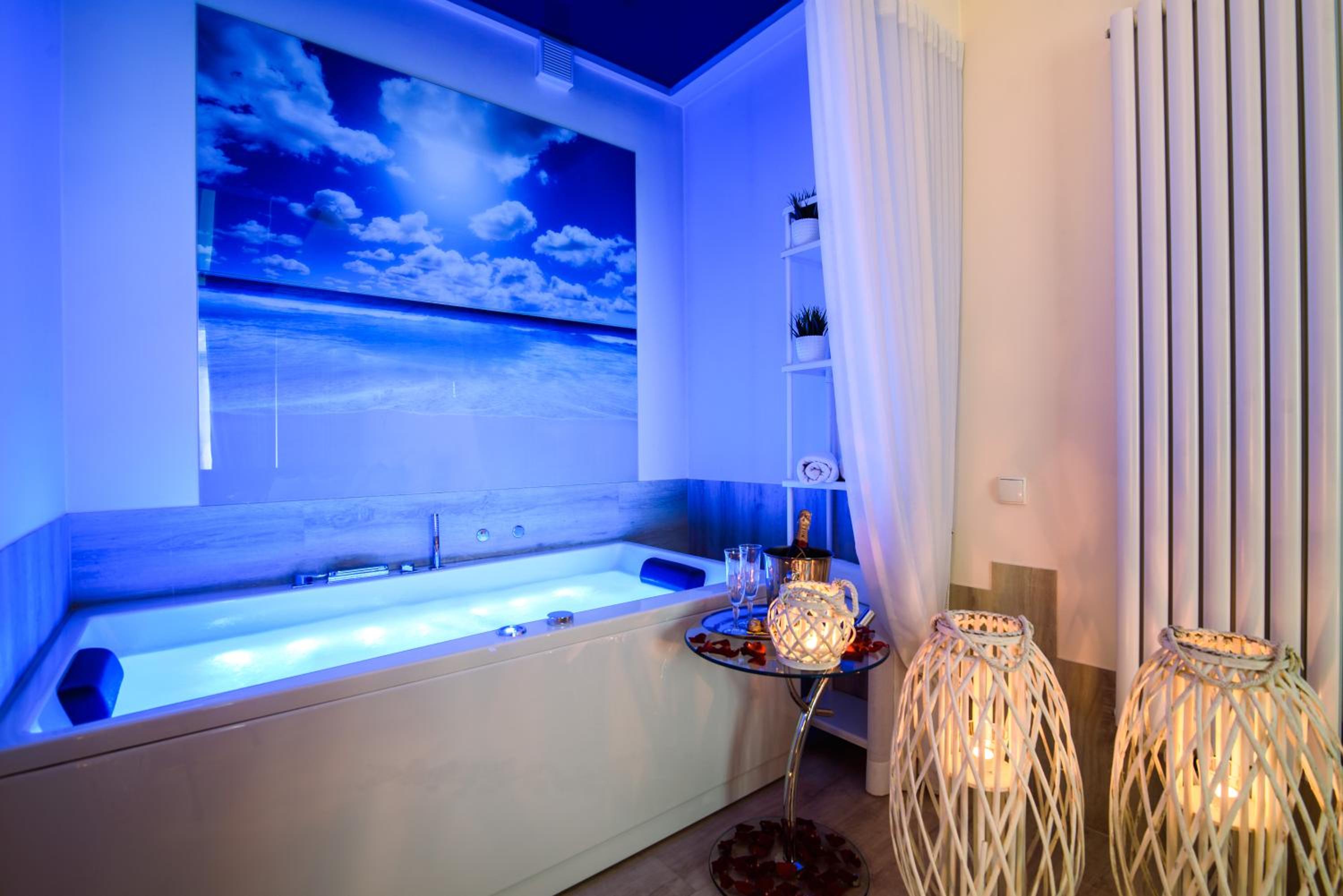 Studio Apartment with Kitchenette and Bath with Jacuzzi - Photo 19