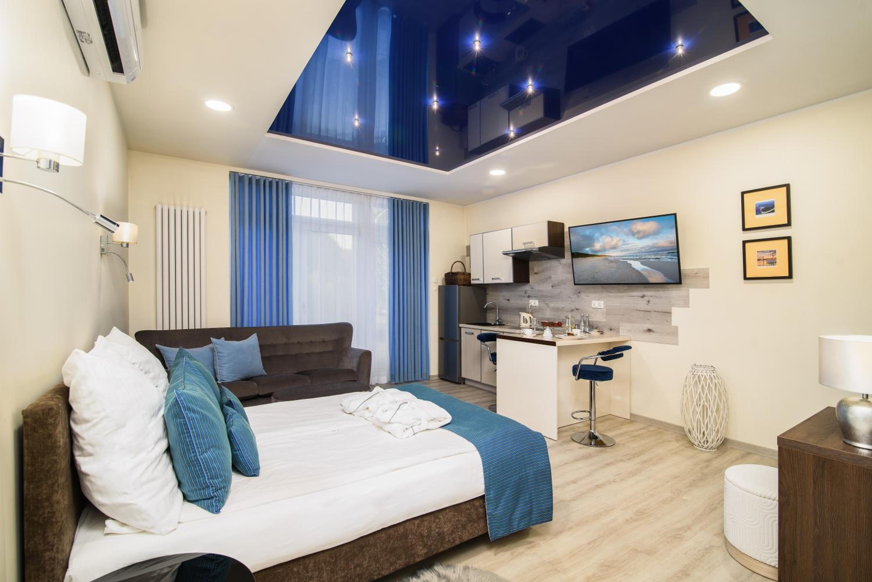 Studio Apartment with Kitchenette and Bath with Jacuzzi - Photo 17