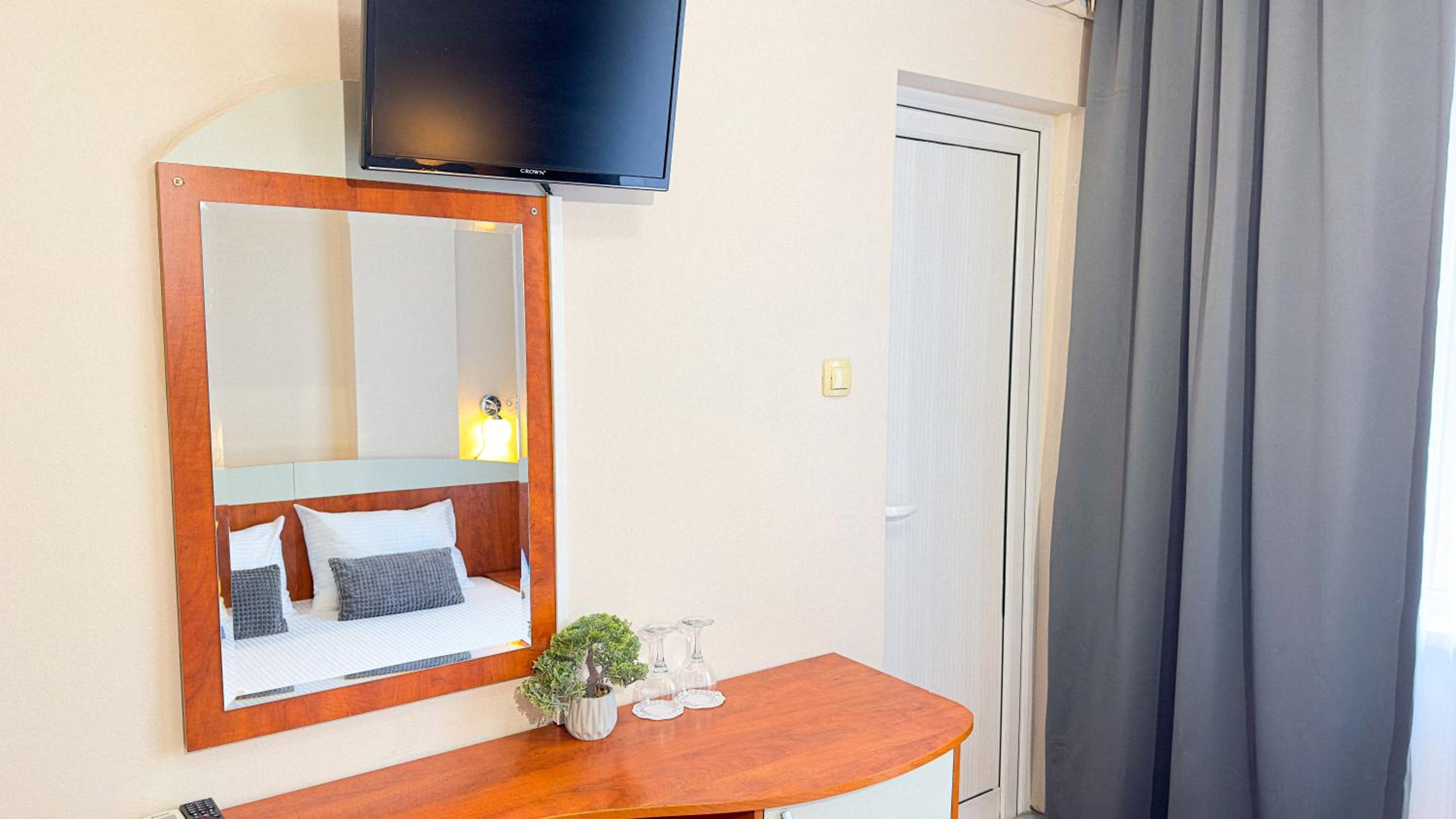 Economy Double Room photo 2