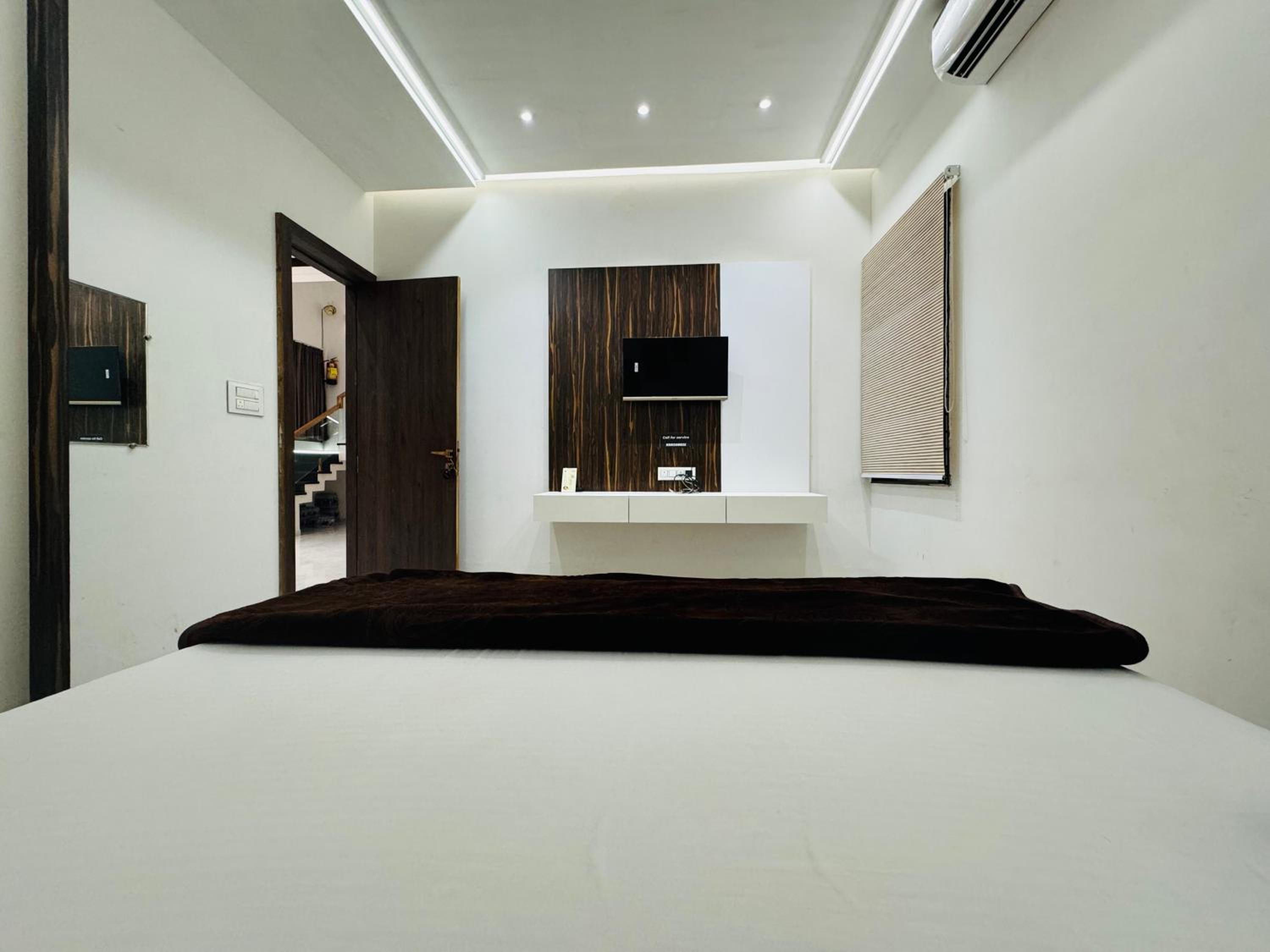 Deluxe King Room photo 3