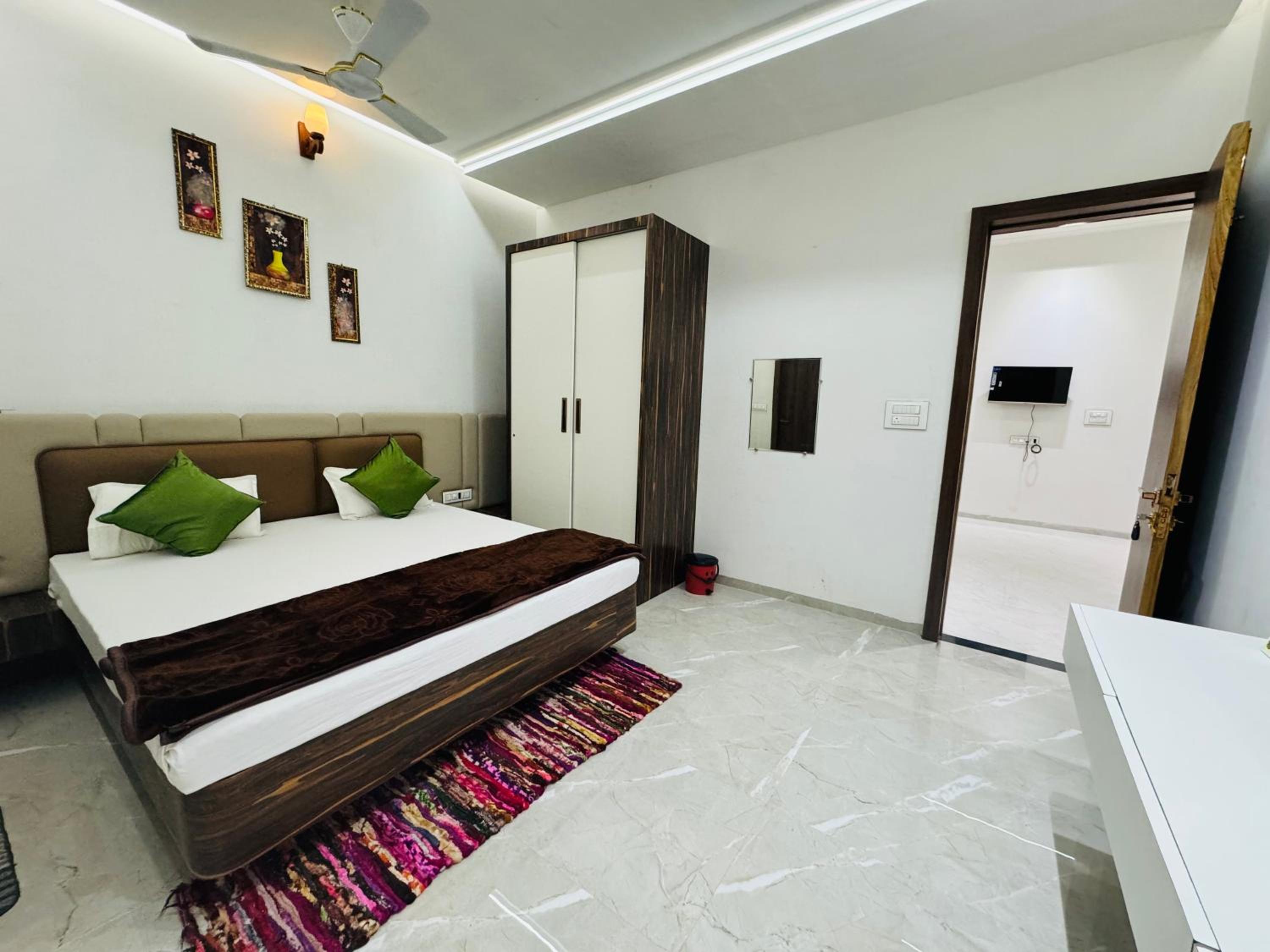 Deluxe King Room photo 2