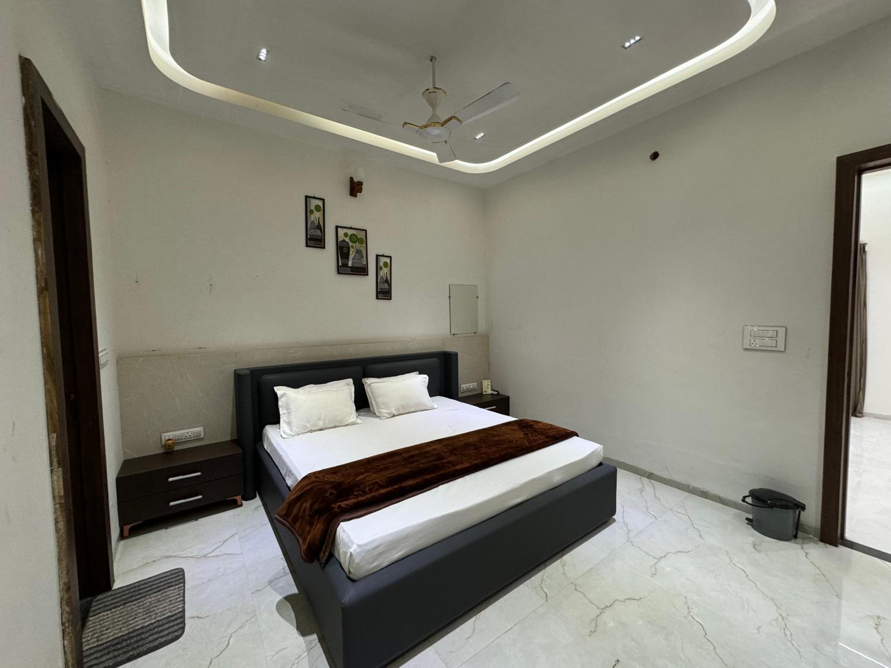Deluxe King Room photo 1