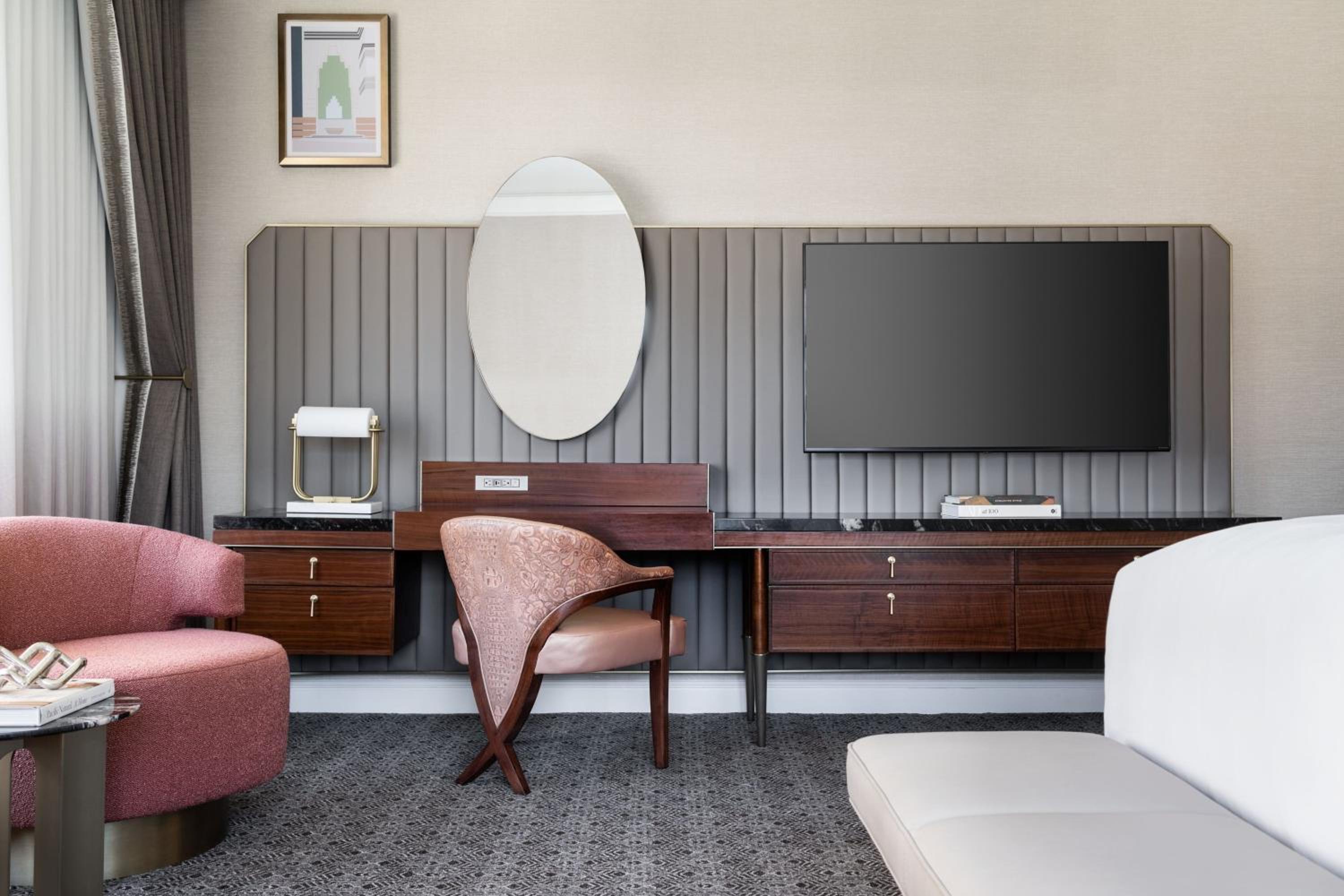 Deluxe King Room - Photo 2