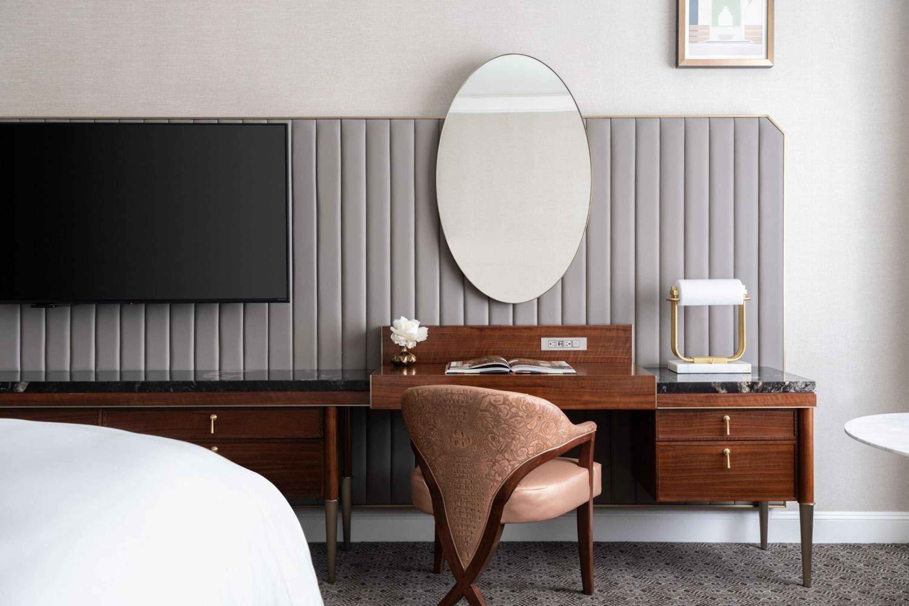 Deluxe King Room - Photo 3