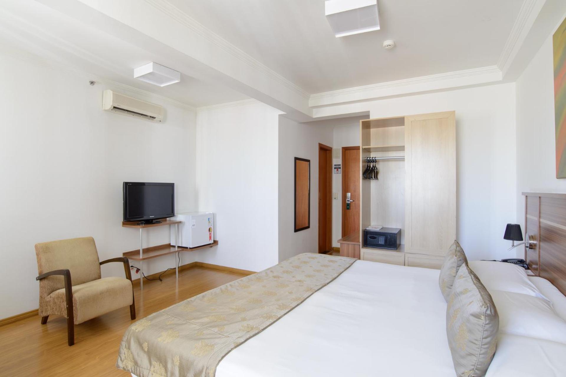 Deluxe King Room photo 3