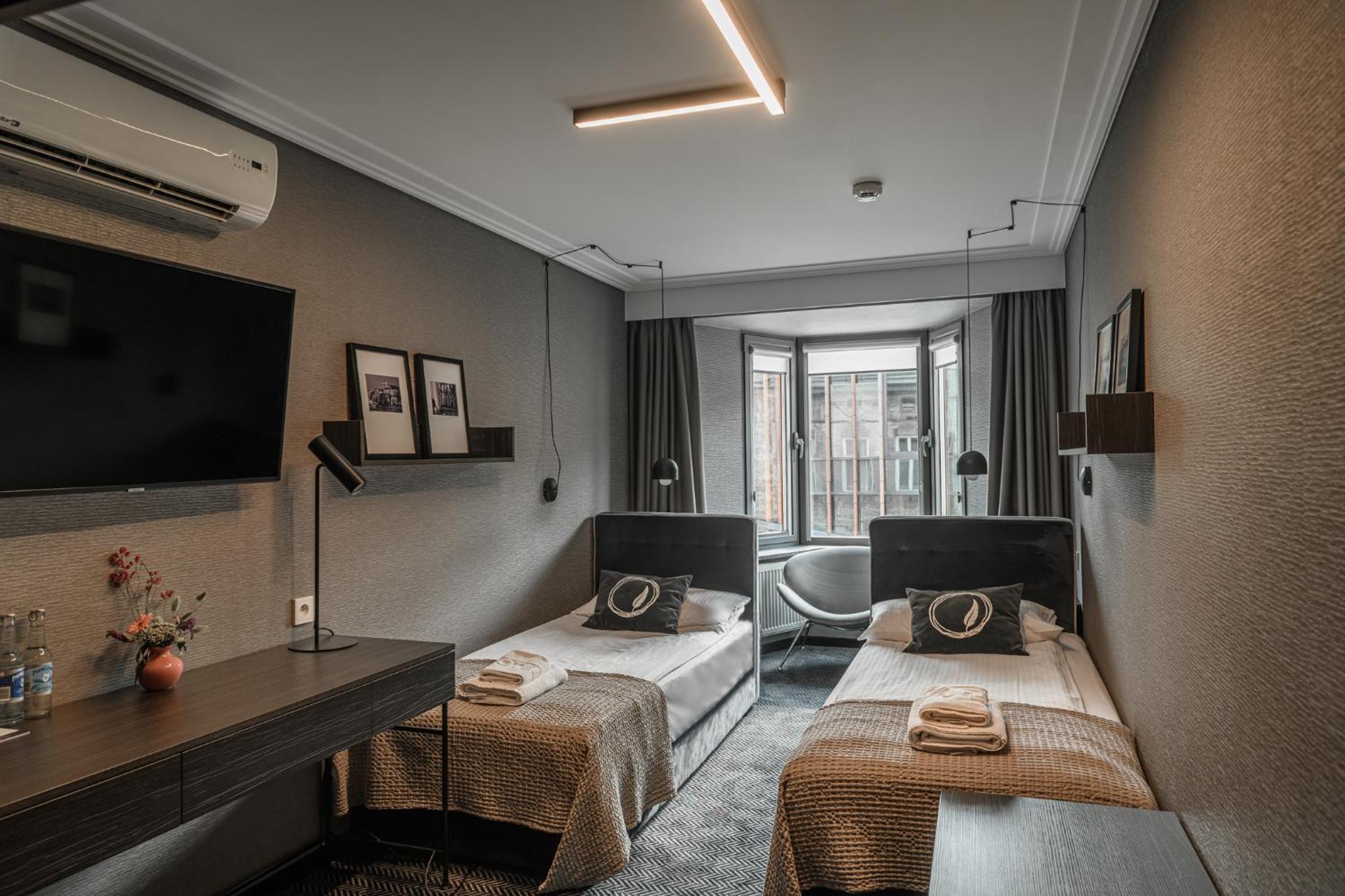 Standard Twin Room - Photo 1