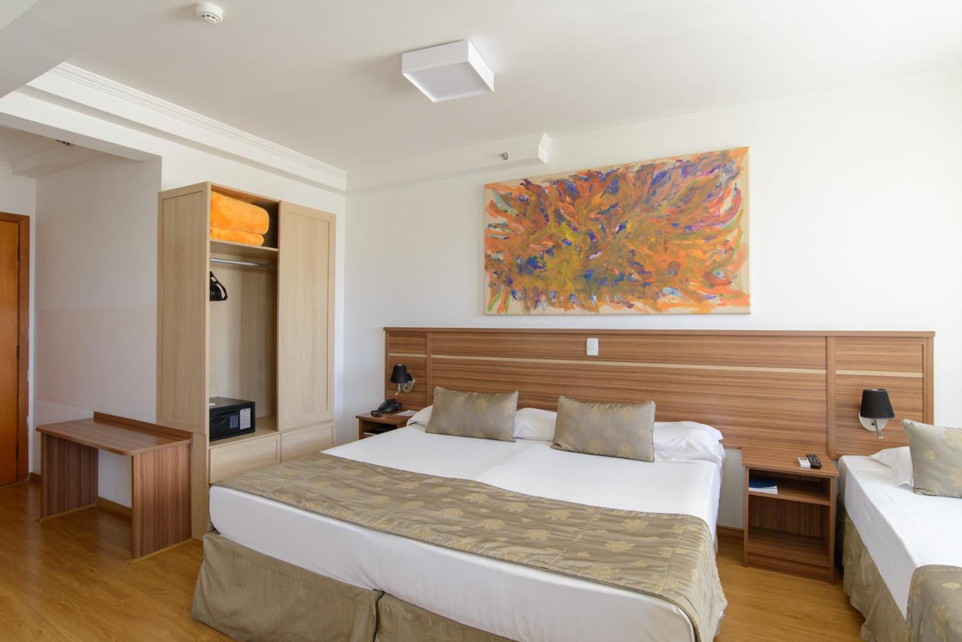 Superior Triple Room photo 2