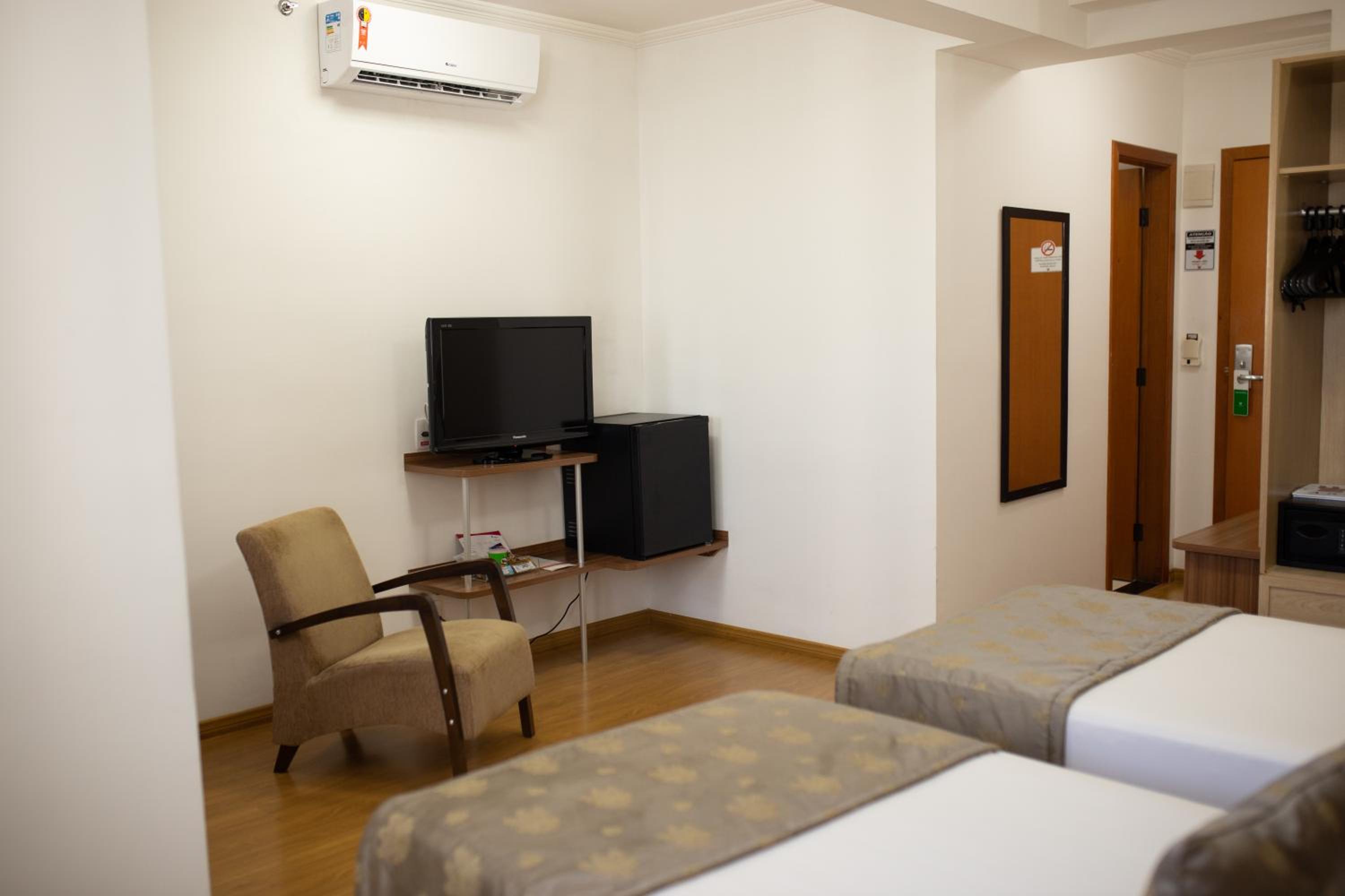 Deluxe Twin Room photo 2