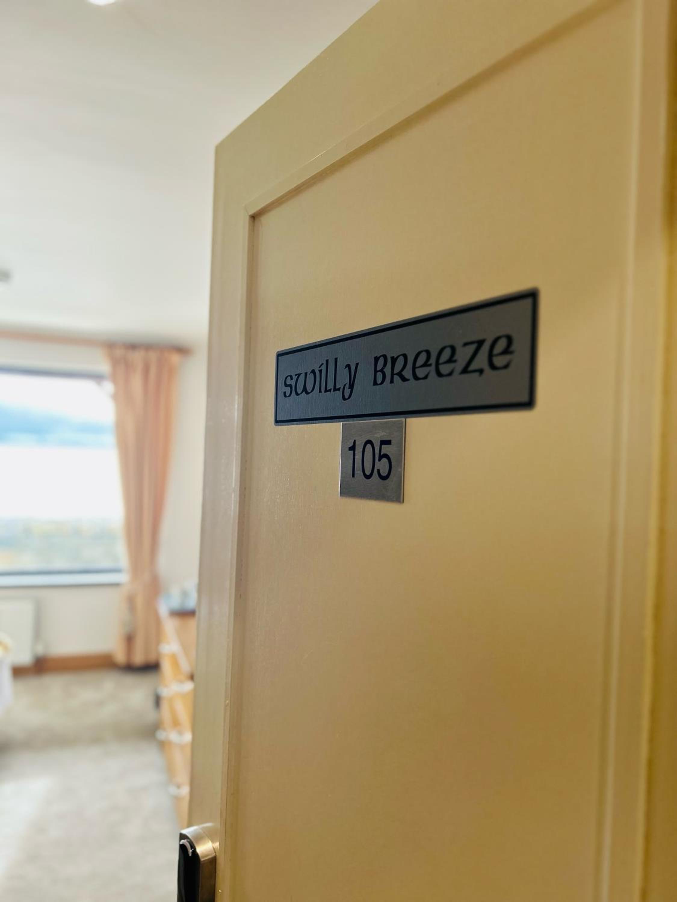 Deluxe Double Room with Side Sea View - Photo 1