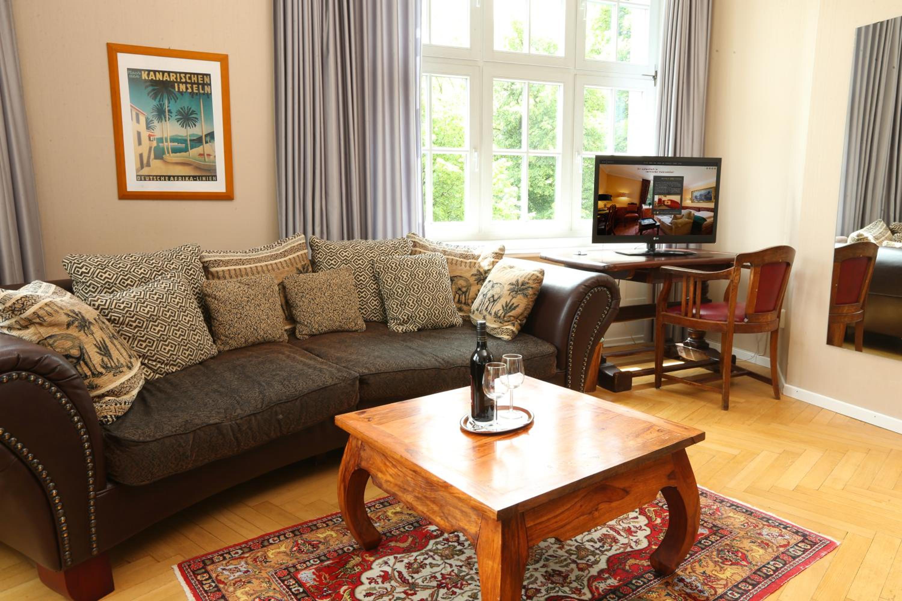 Family Room (3 Adults)