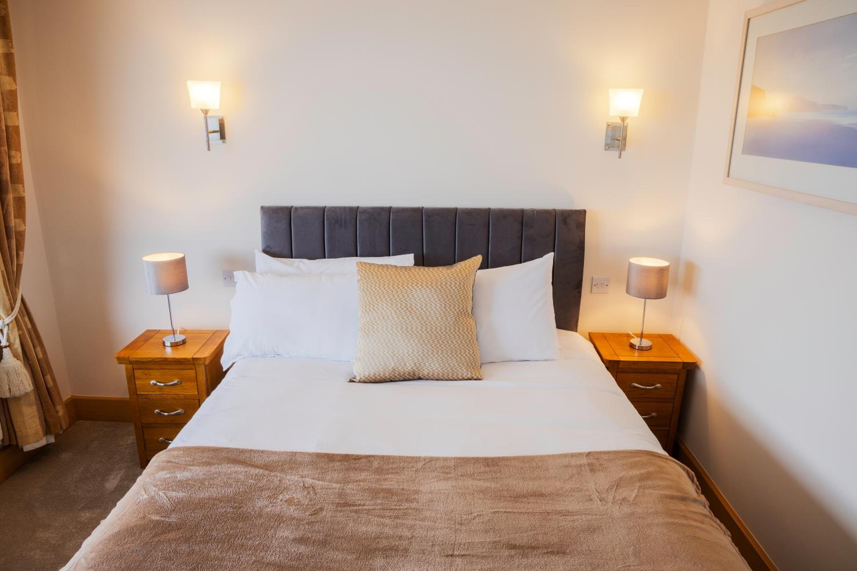 Deluxe Double Room with Side Sea View - Photo 2
