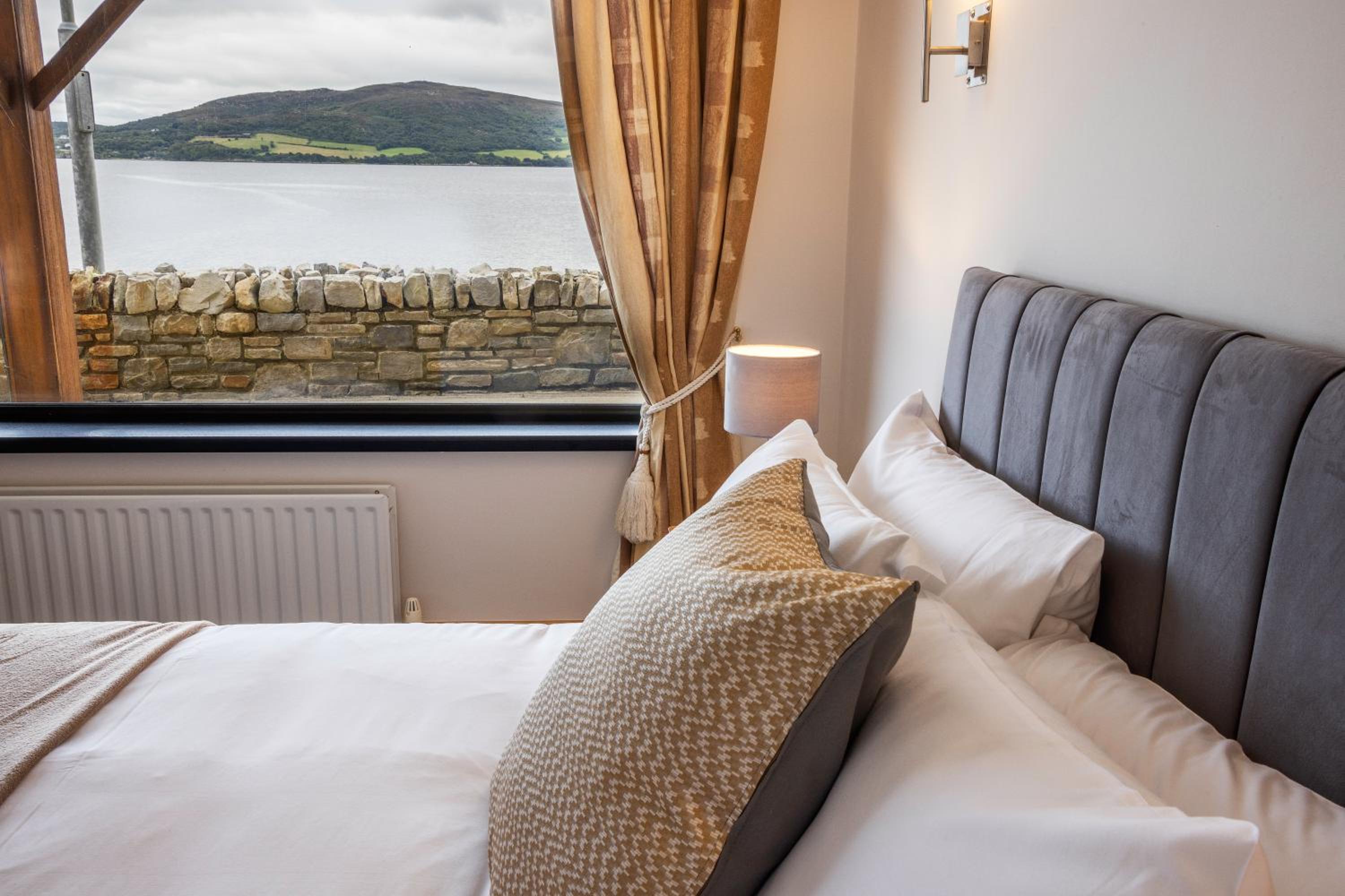 Deluxe Double Room with Side Sea View - Photo 3