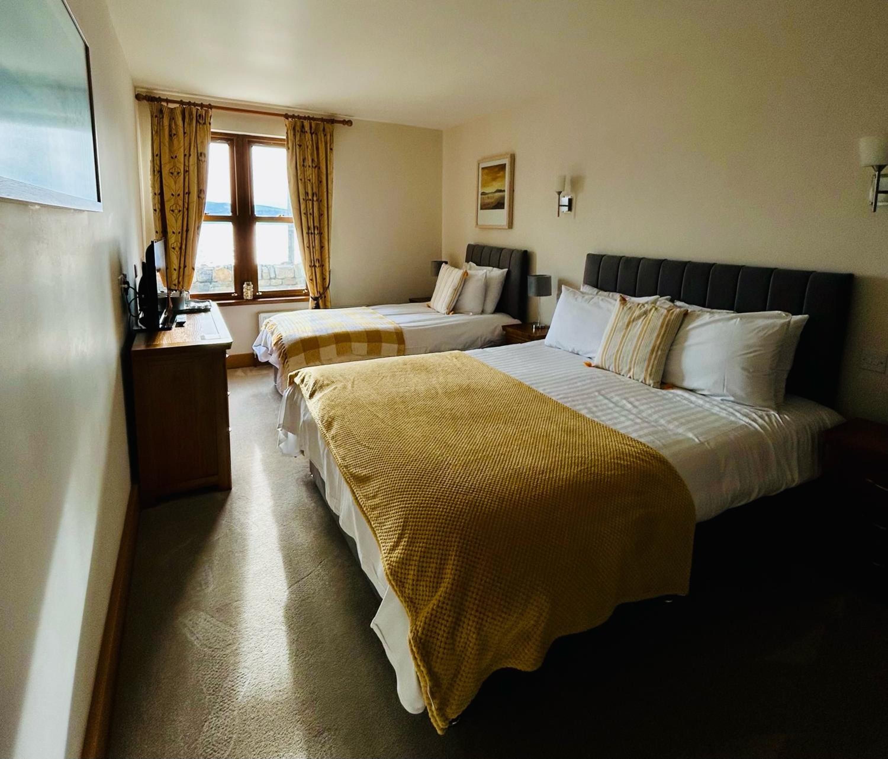 Deluxe Triple Room with Sea View - Photo 7