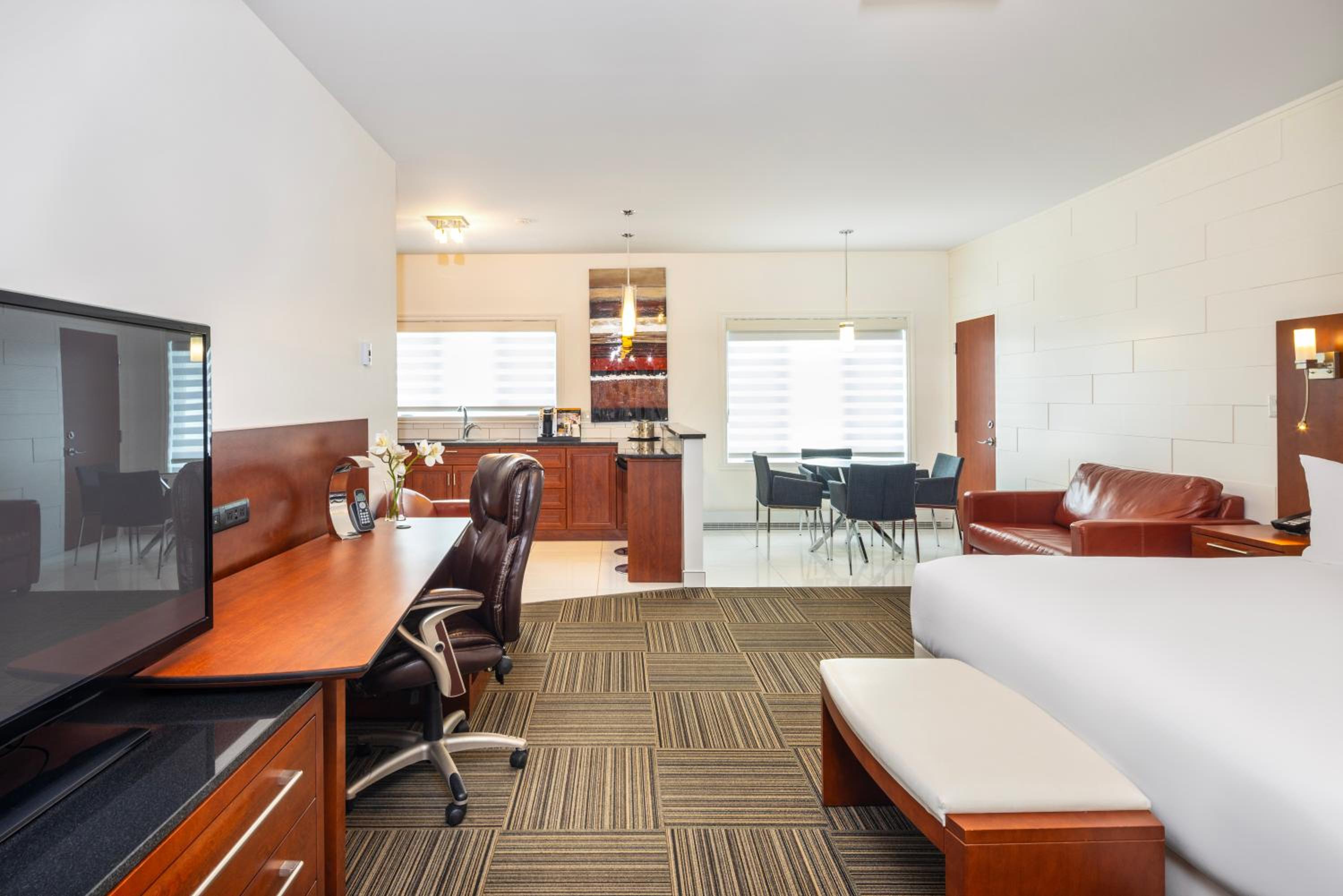 Deluxe King Room with Kitchen