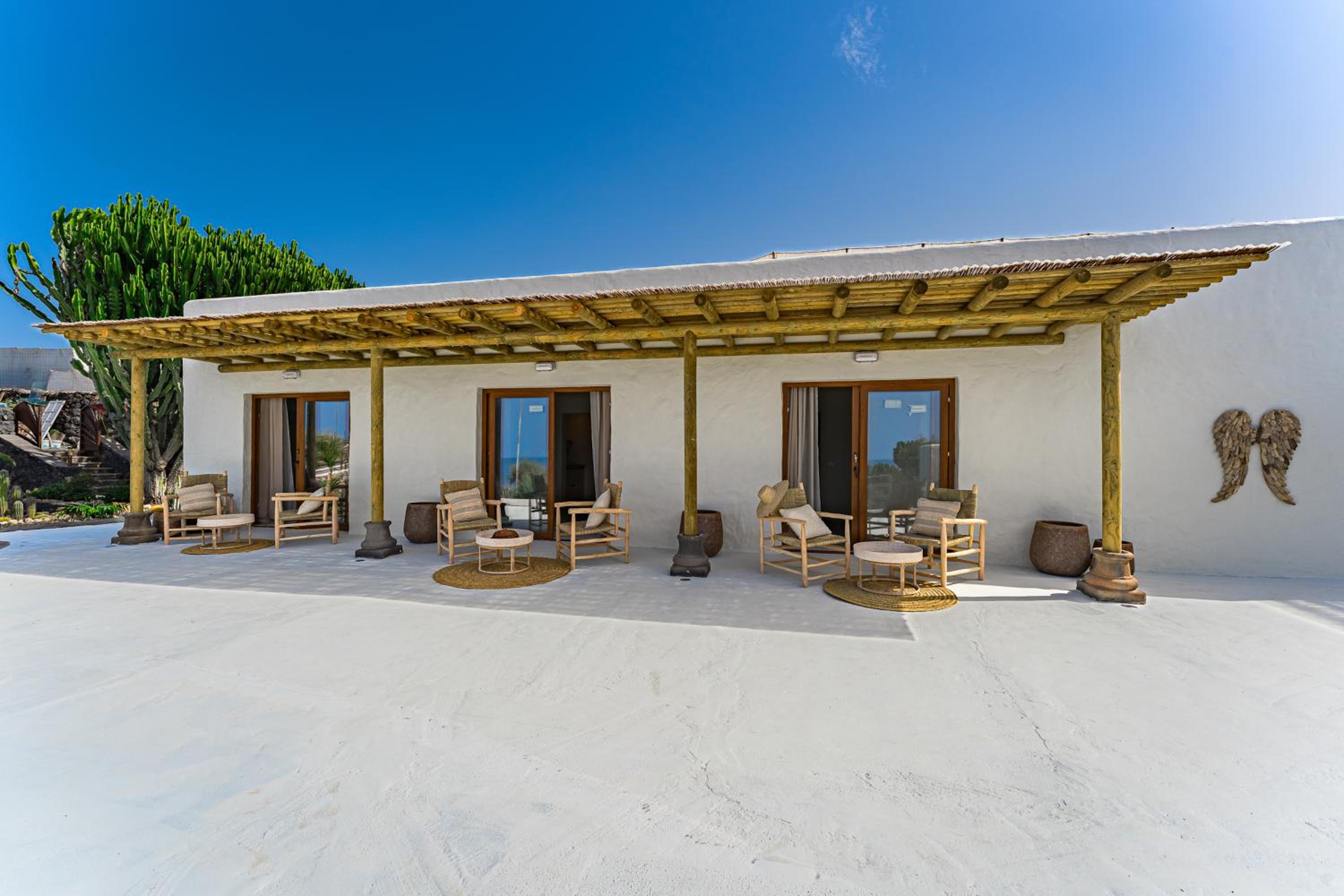 Apartment with Sea View - Photo 4