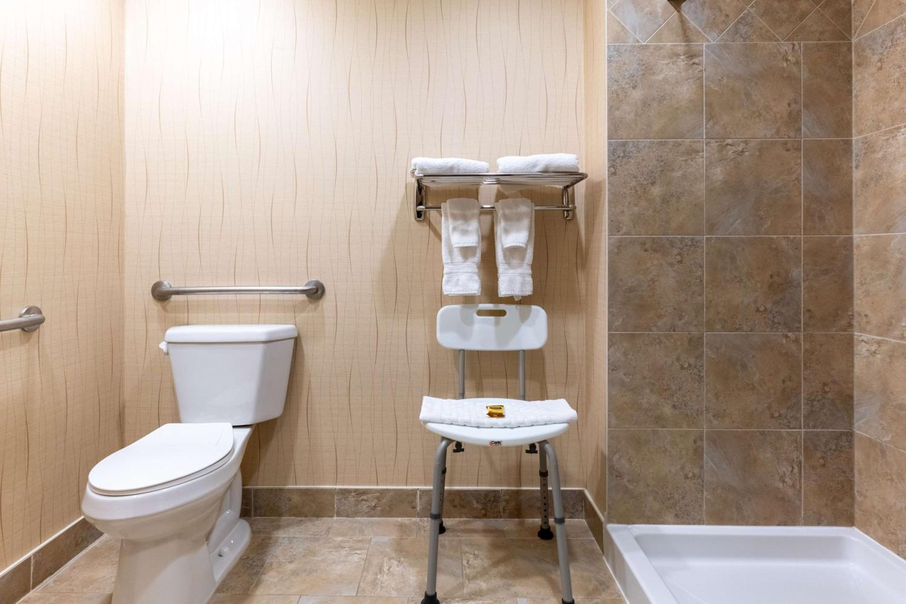 King Room - Disability Access - Photo 7