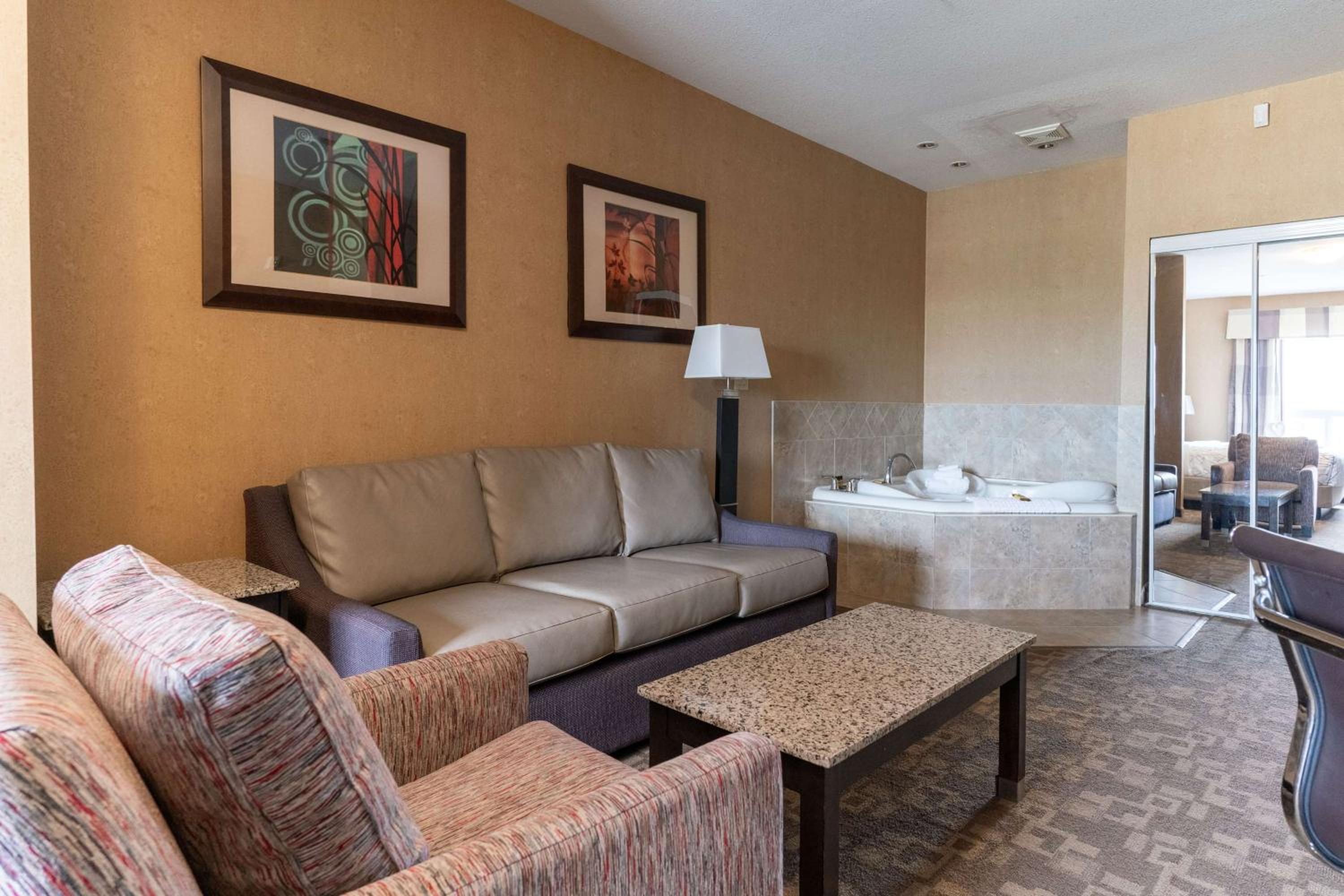 King Suite With Sofa Bed - Non-Smoking - Photo 4
