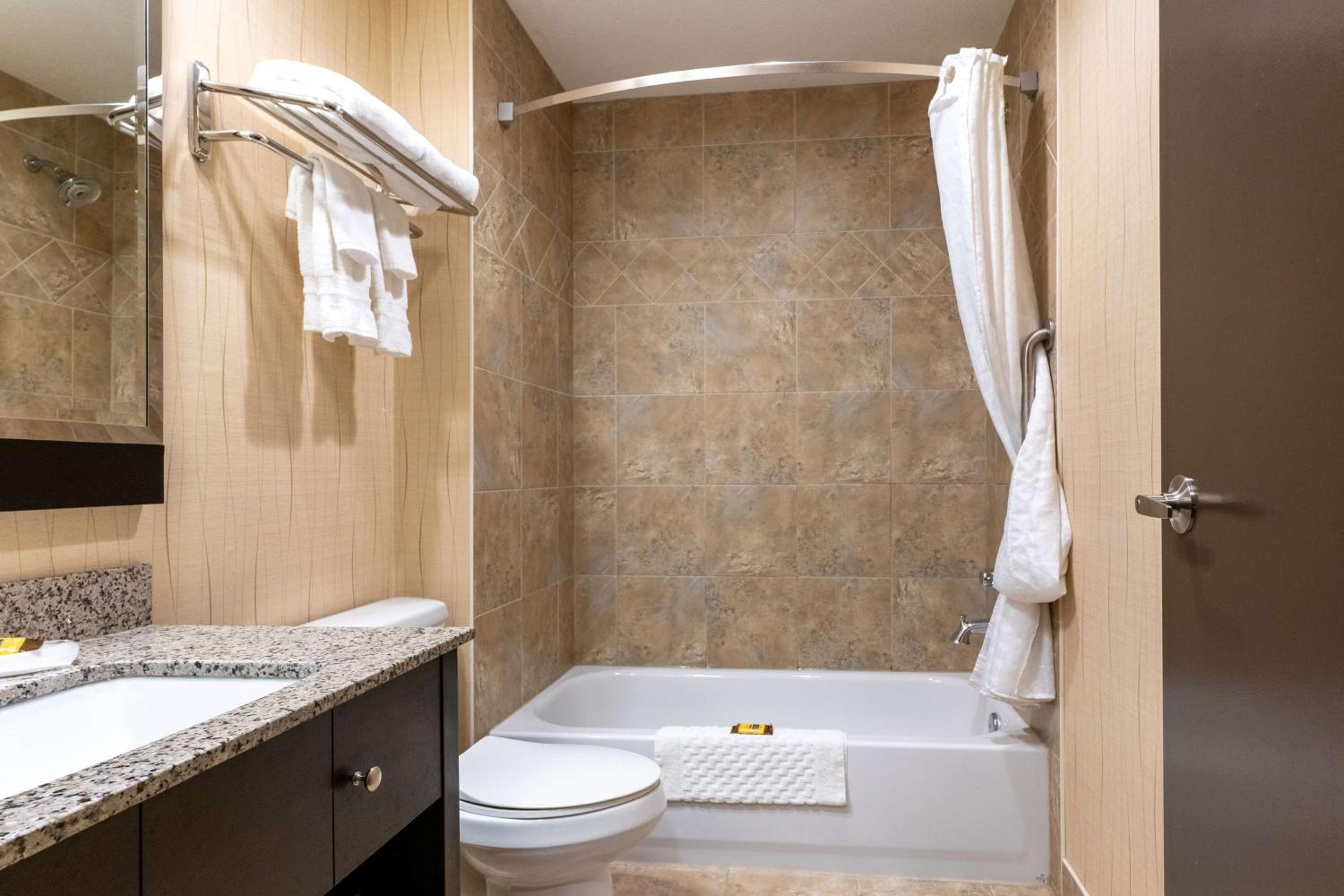 King Suite With Sofa Bed - Non-Smoking - Photo 8