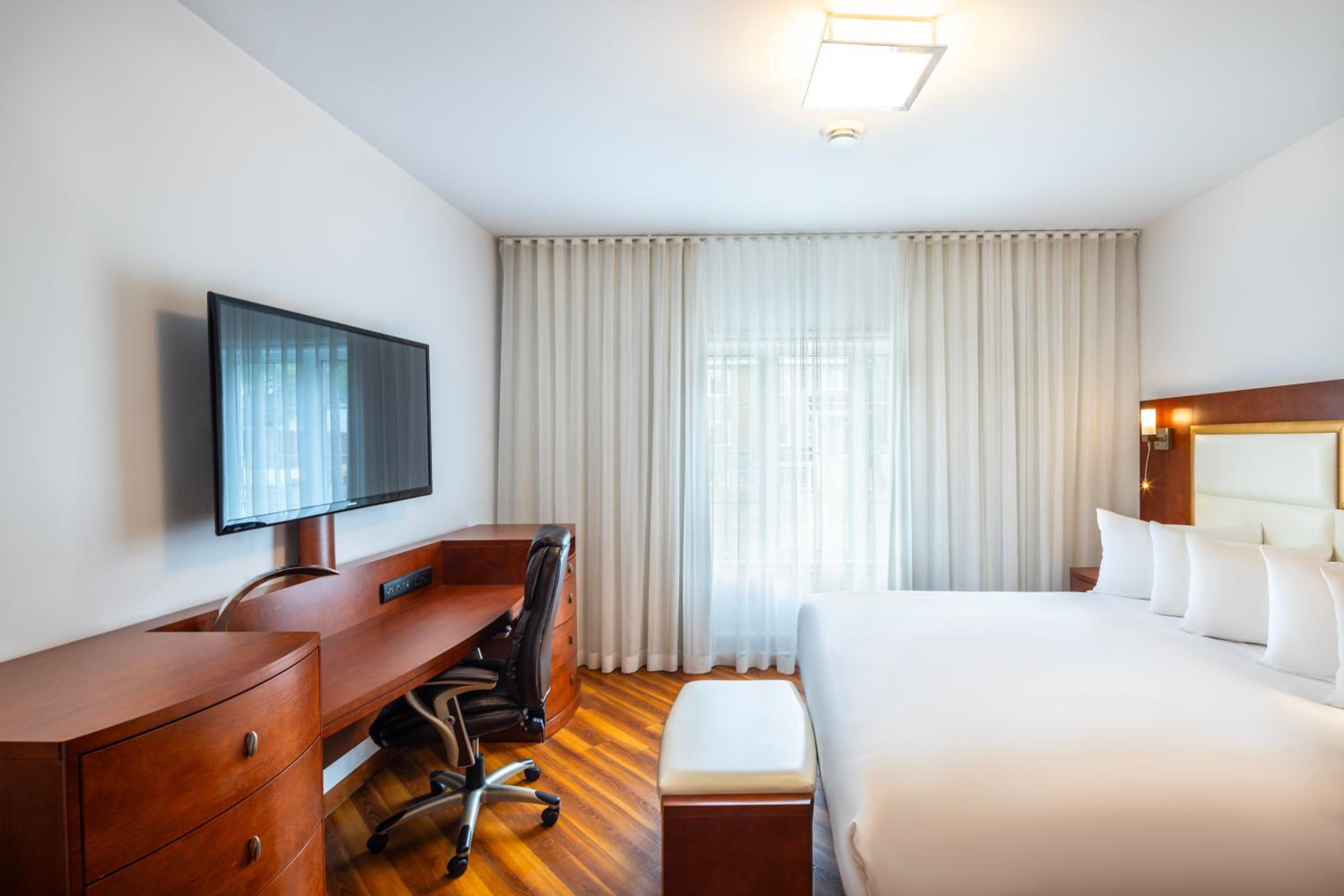 Deluxe Family Suite