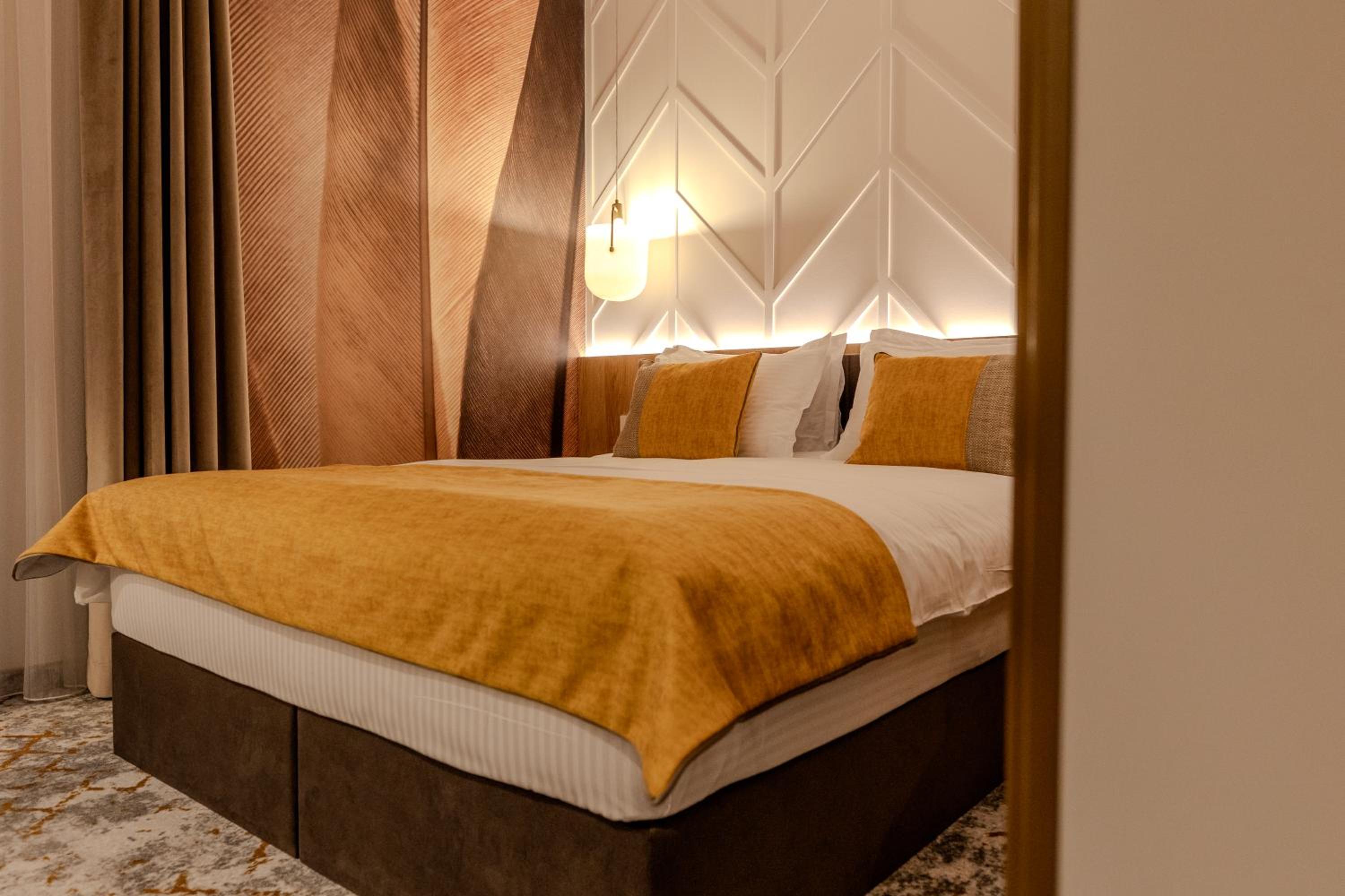 Double Room - Photo 11