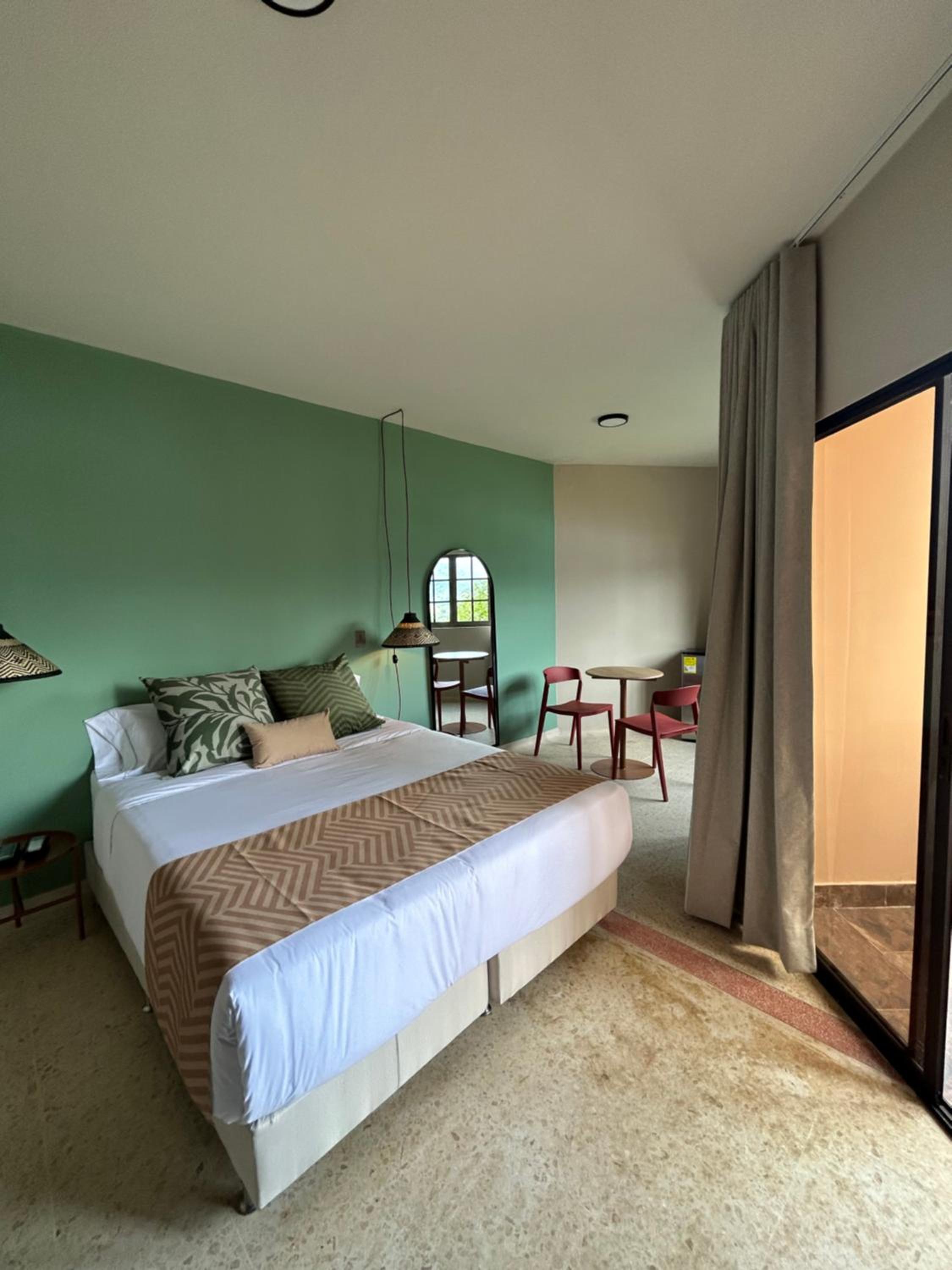Deluxe King Room photo 3