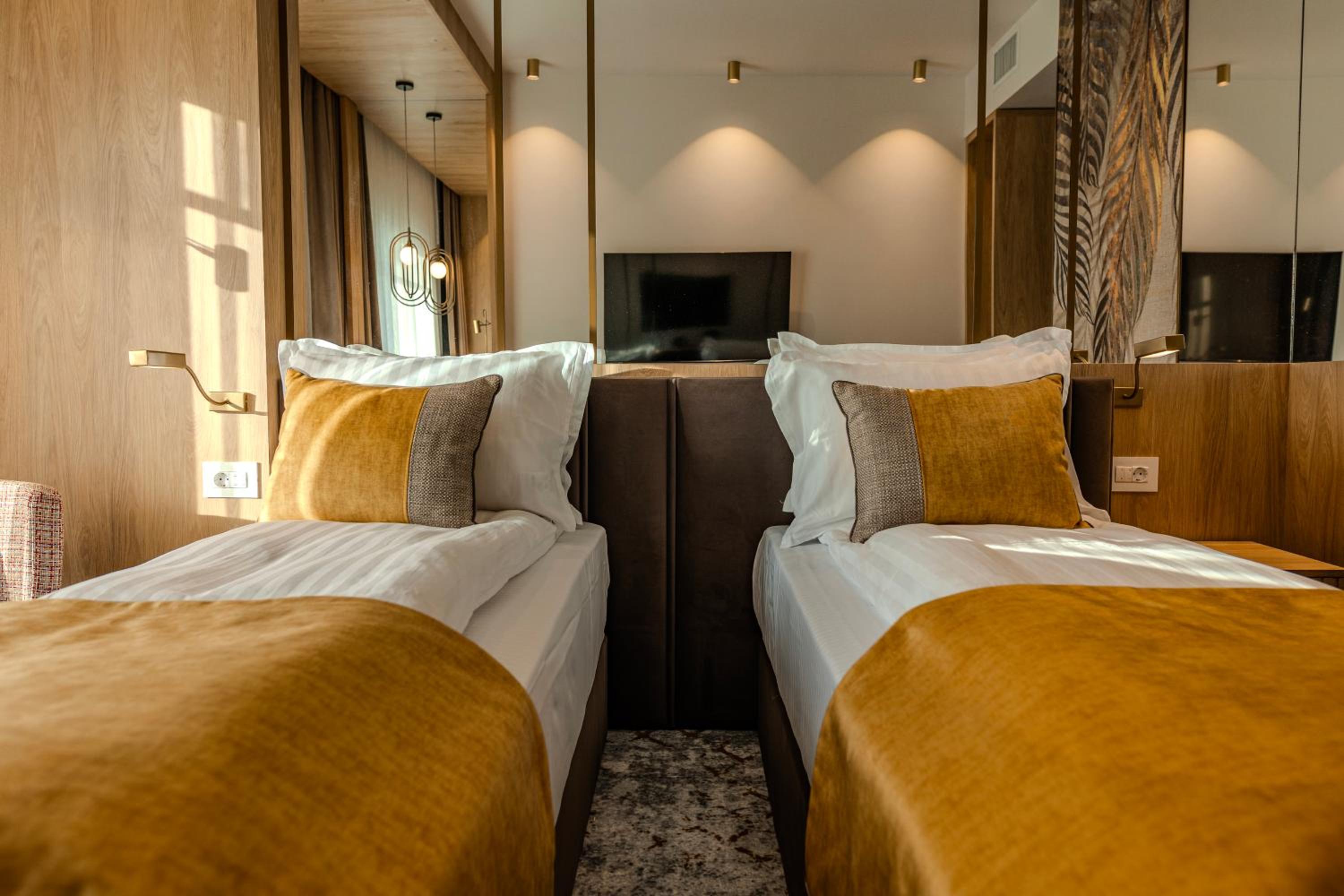 Twin Room - Photo 19
