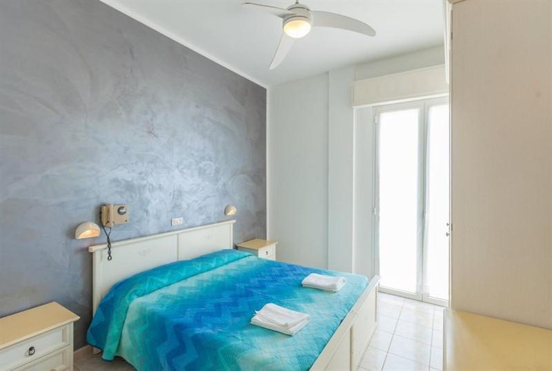 Double or Twin Room with Sea View - Photo 4