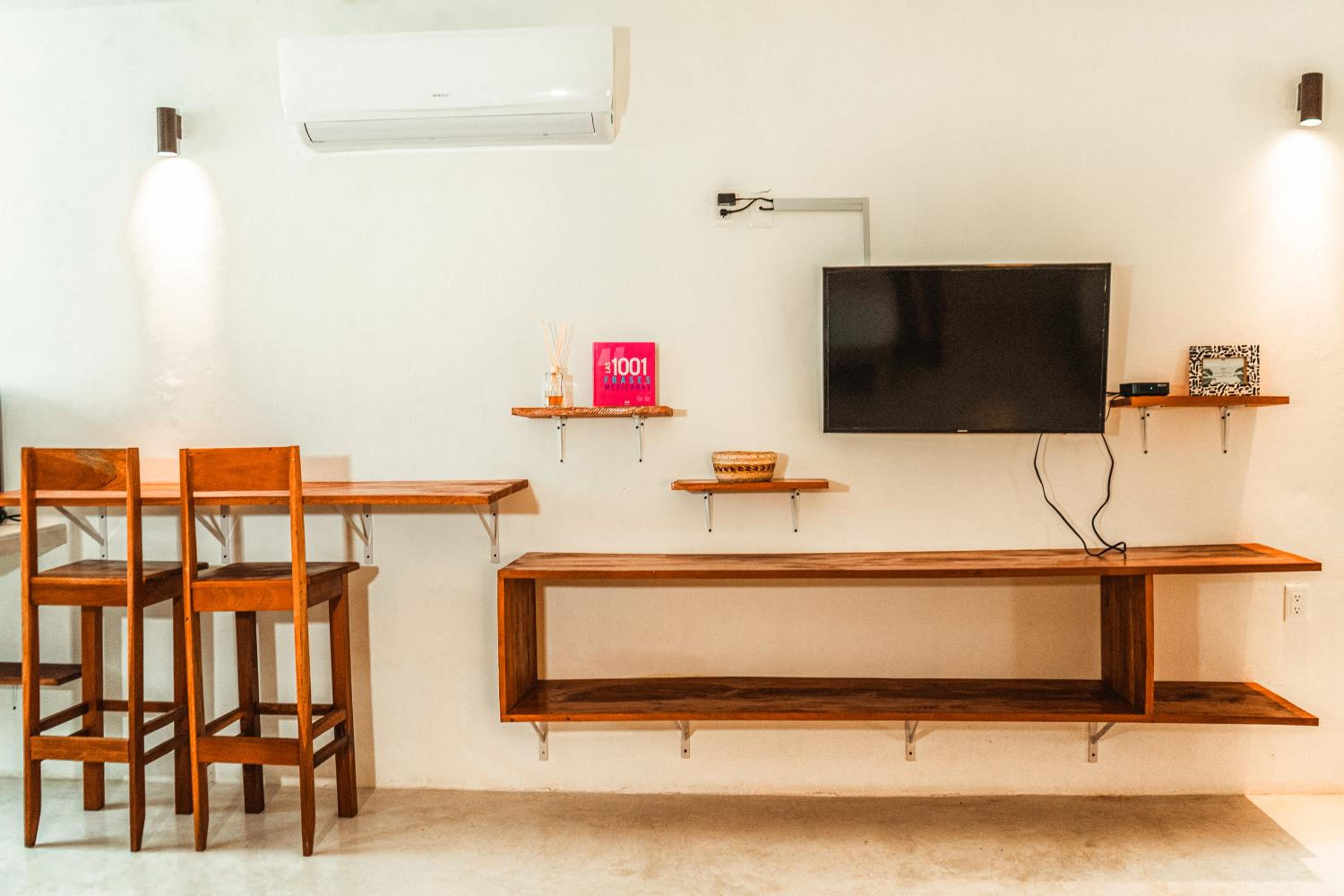 Double Room with Balcony - Photo 2