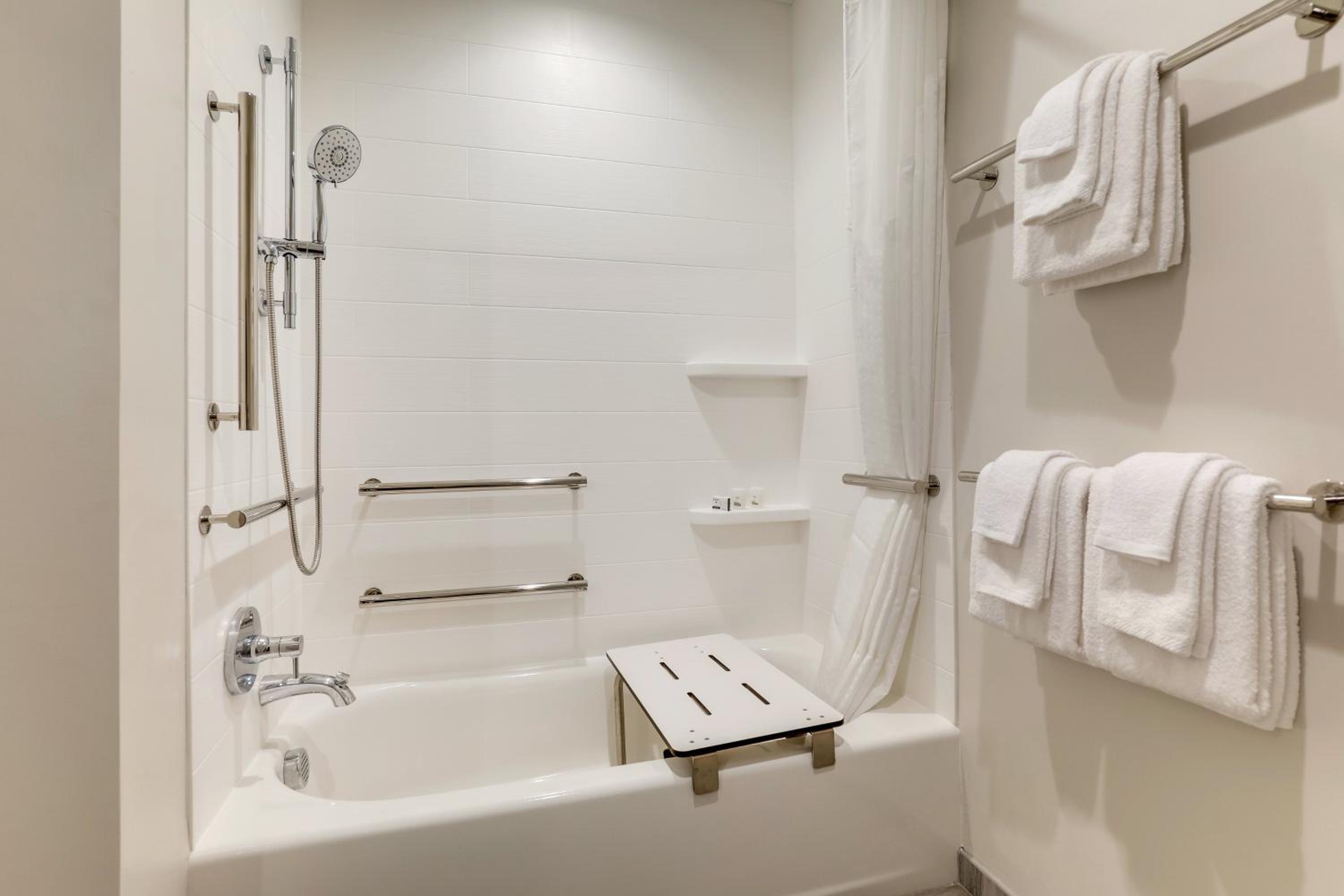 Queen Room with Two Queen Beds - Hearing Accessible/Non-Smoking - Photo 2