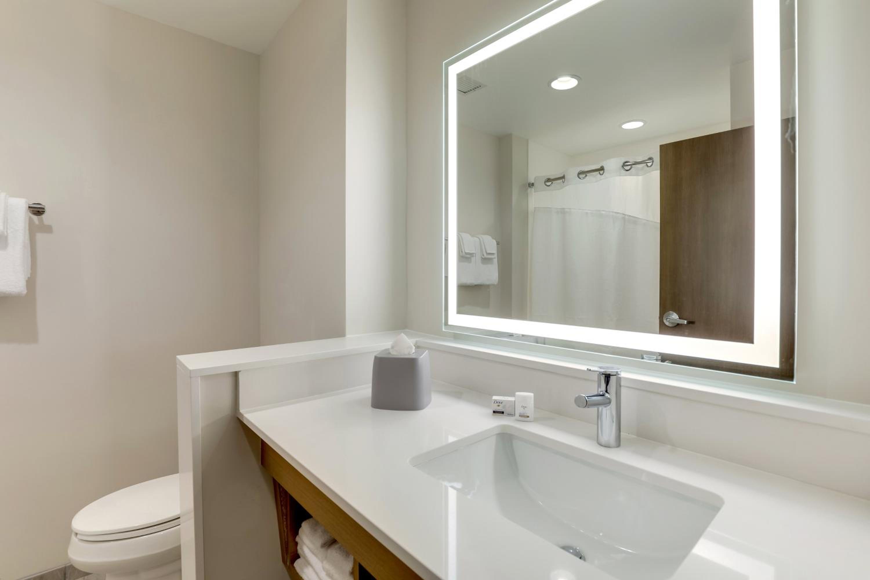 Queen Room with Two Queen Beds - Hearing Accessible/Non-Smoking - Photo 3