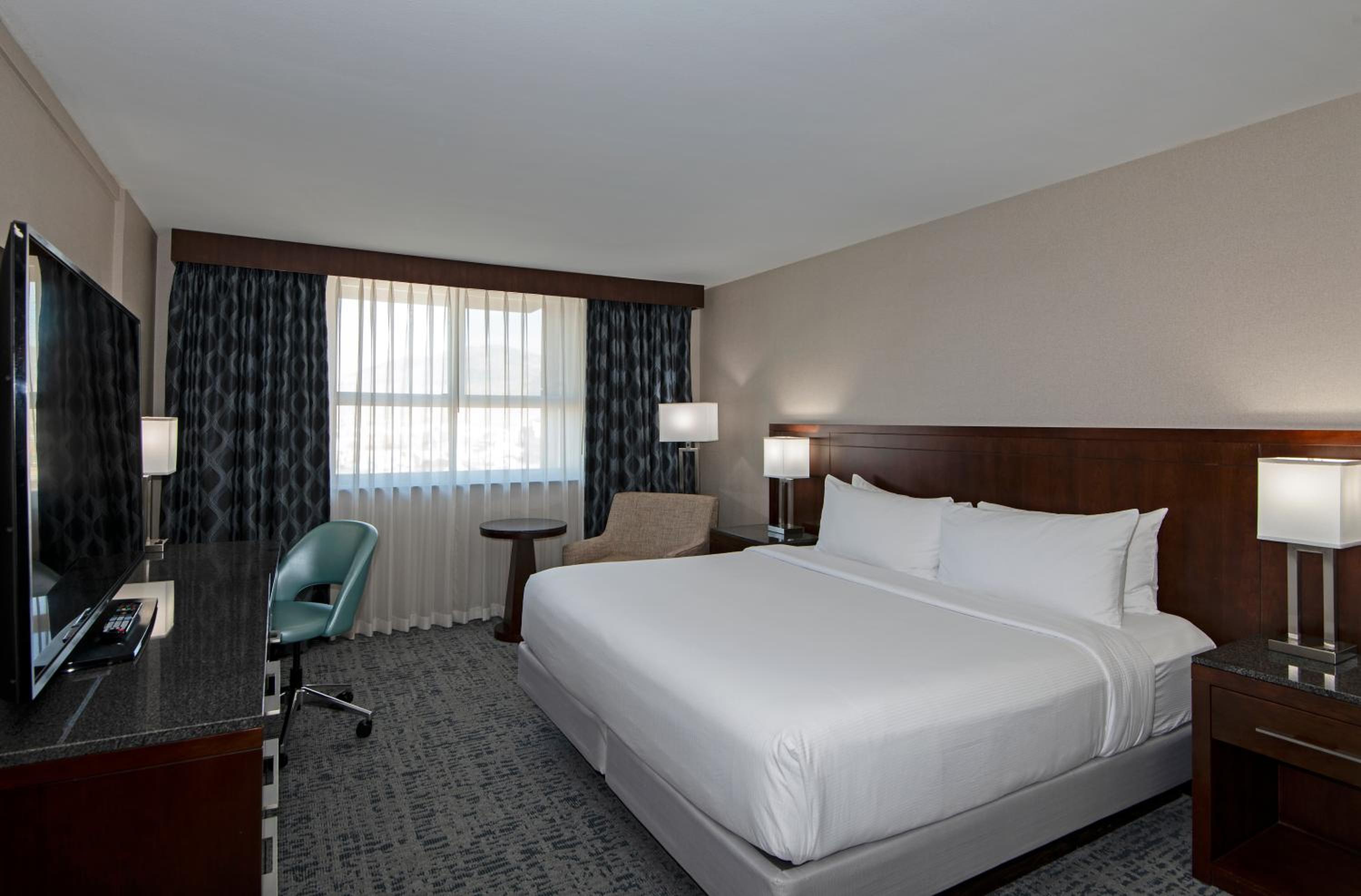 King Room - Non-Smoking - Photo 8