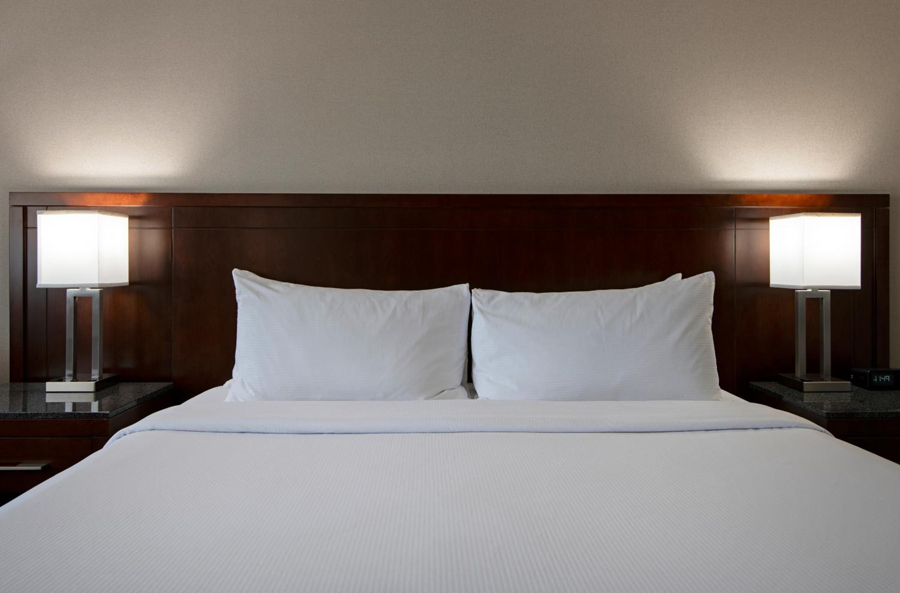 King Room - Non-Smoking - Photo 2