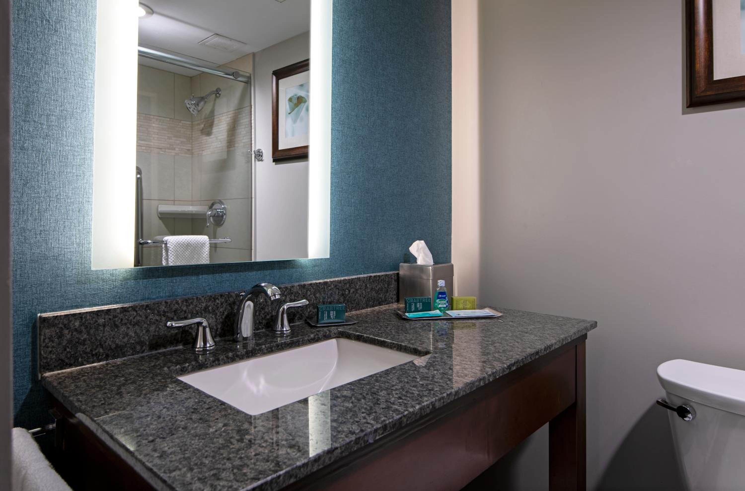 King Room - Non-Smoking - Photo 3