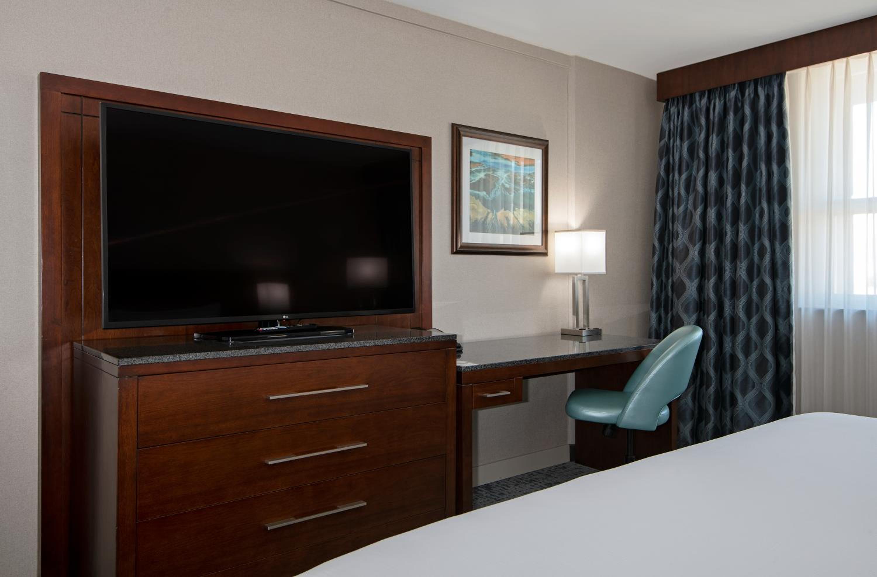 King Room - Non-Smoking - Photo 9