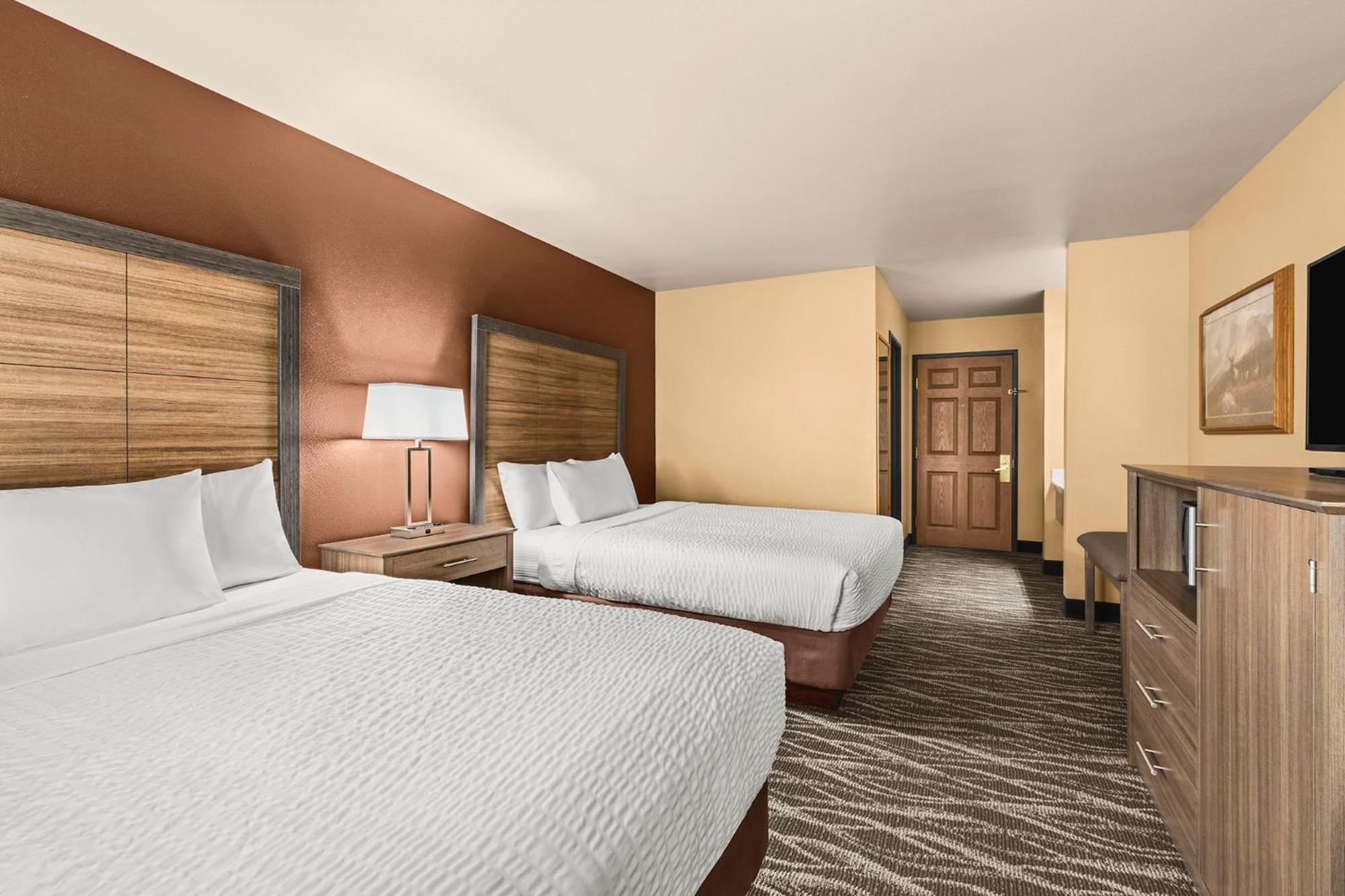 Queen Room with Two Queen Beds - Photo 1
